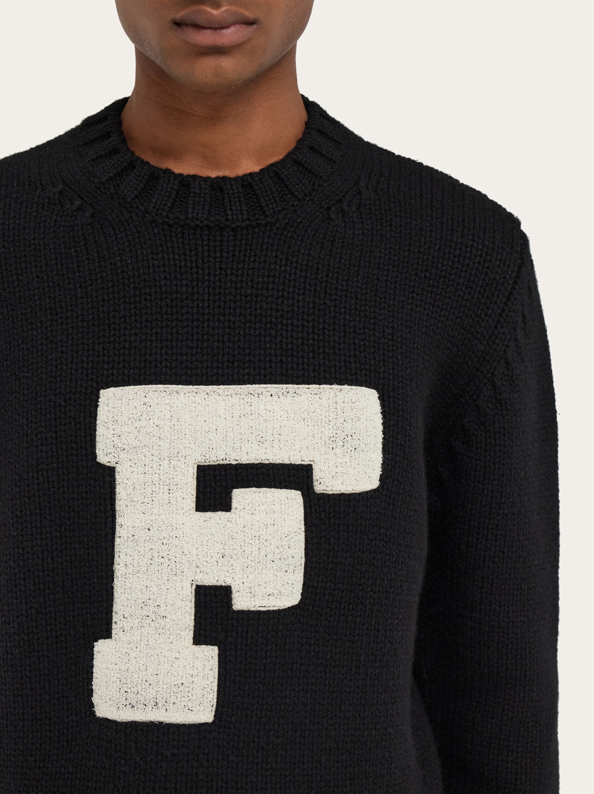 Crew neck sweater with applied F detail - 5