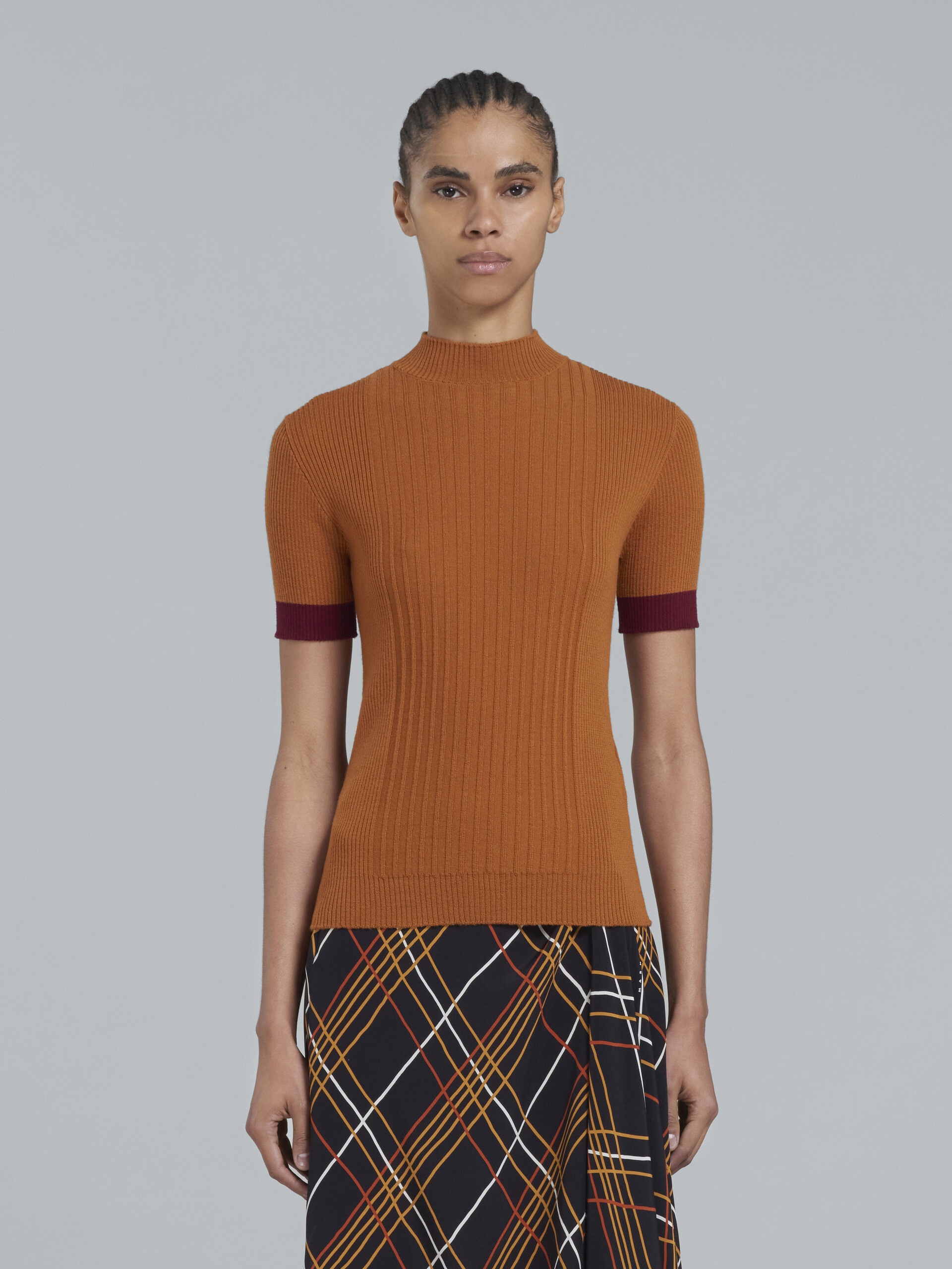 ORANGE WOOL TURTLENECK WITH CONTRASTING CUFFS - 2