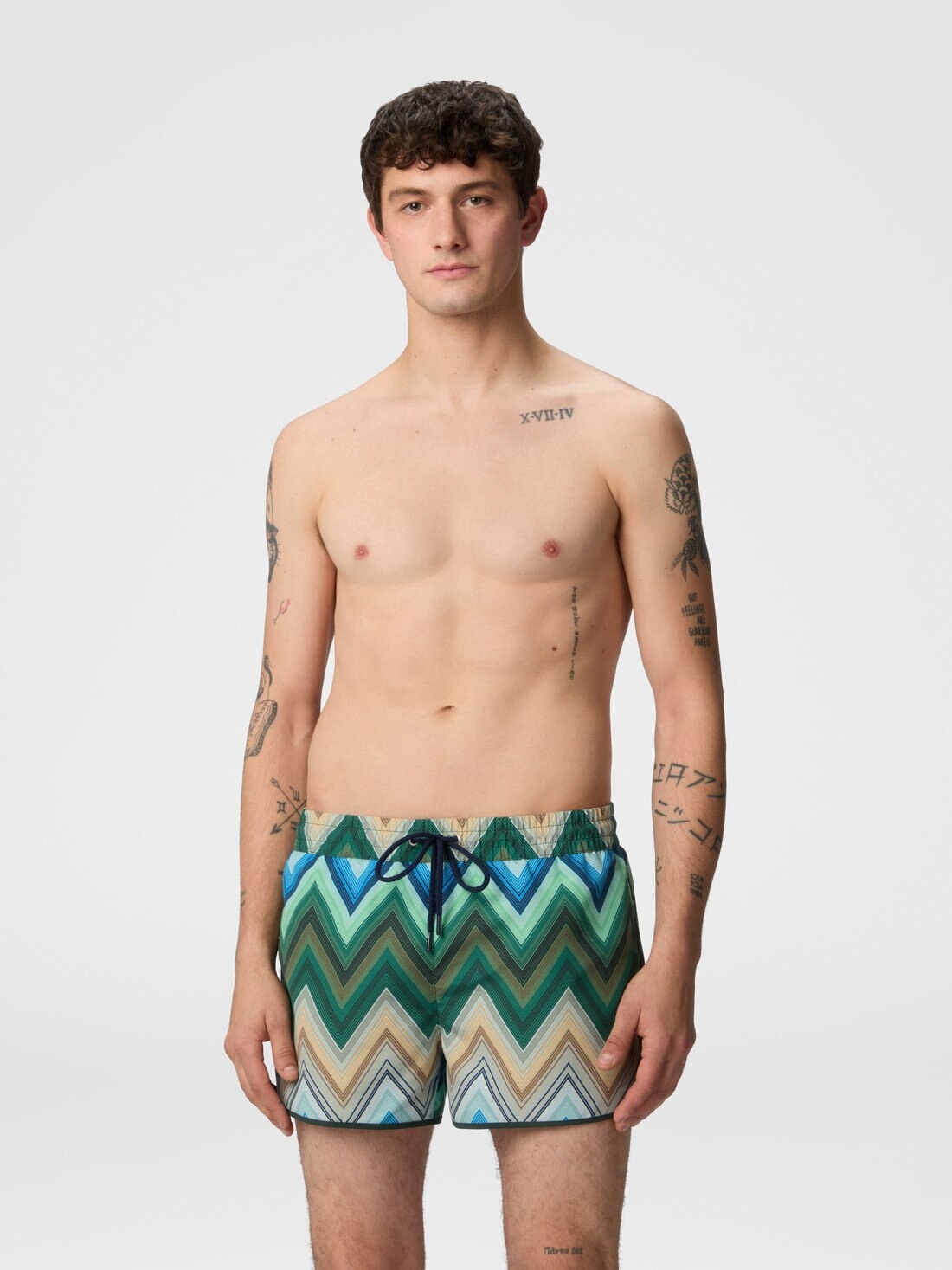Swim shorts with macro zigzag print - 2
