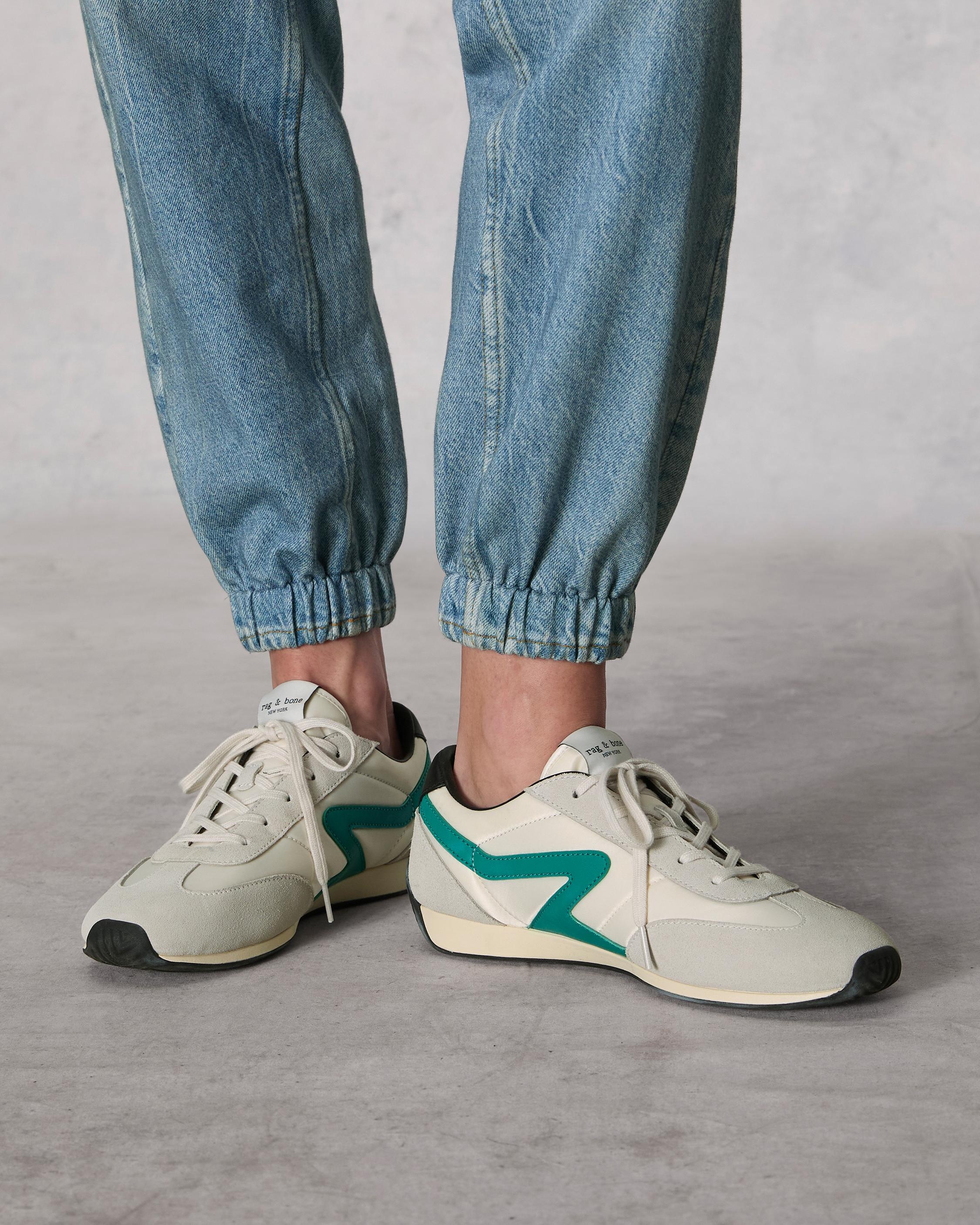 Retro Runner Slim - Suede
Low Top Sneaker - 2