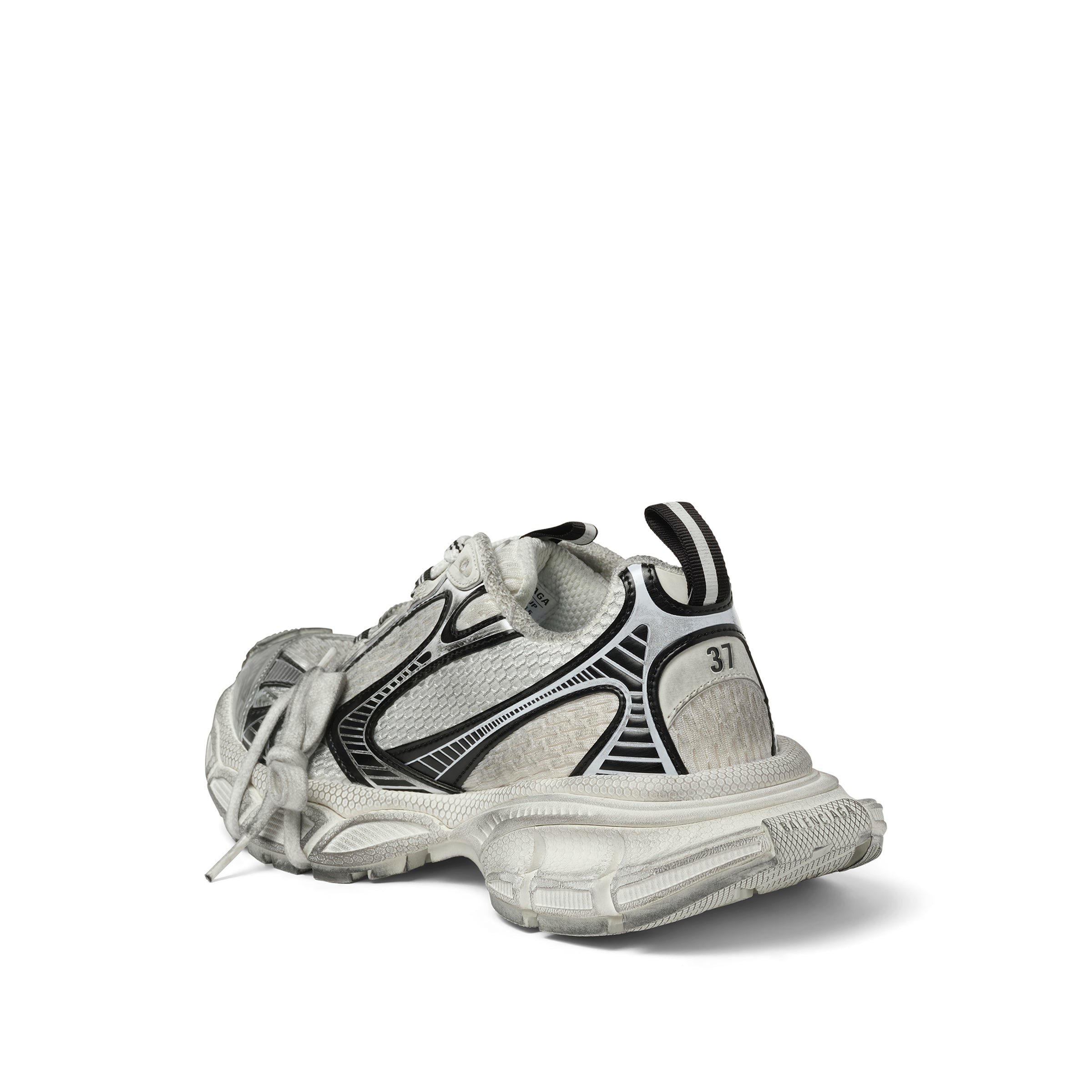 3XL Sneaker in Eggshell/Black - 3