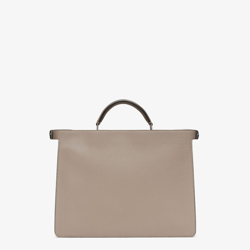 Medium Peekaboo ISeeU bag made of beige Cuoio Romano leather. The interior is organized into two com 4