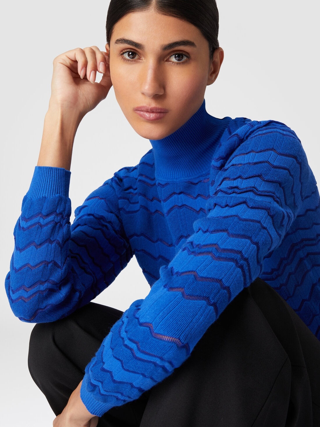 Viscose and wool turtleneck with tone-on-tone zigzag - 4