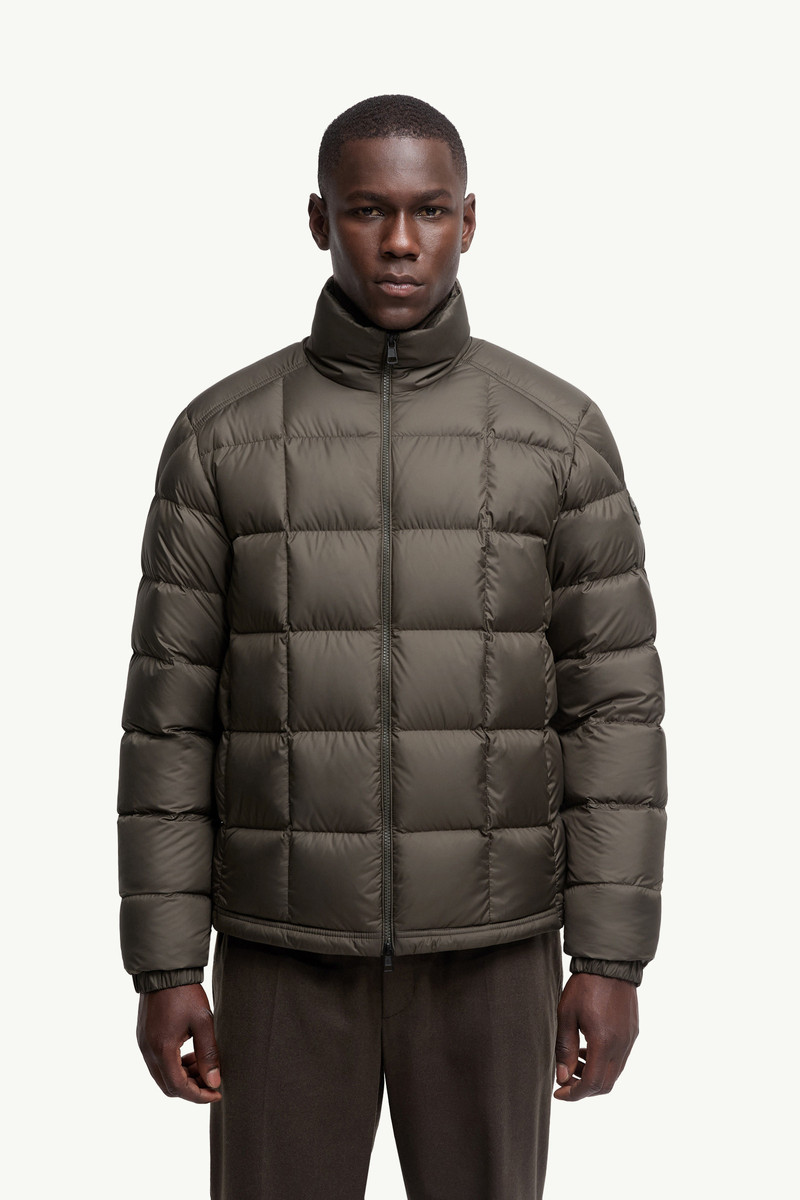 Eglise Square-Quilted Hooded Short Down Jacket 3