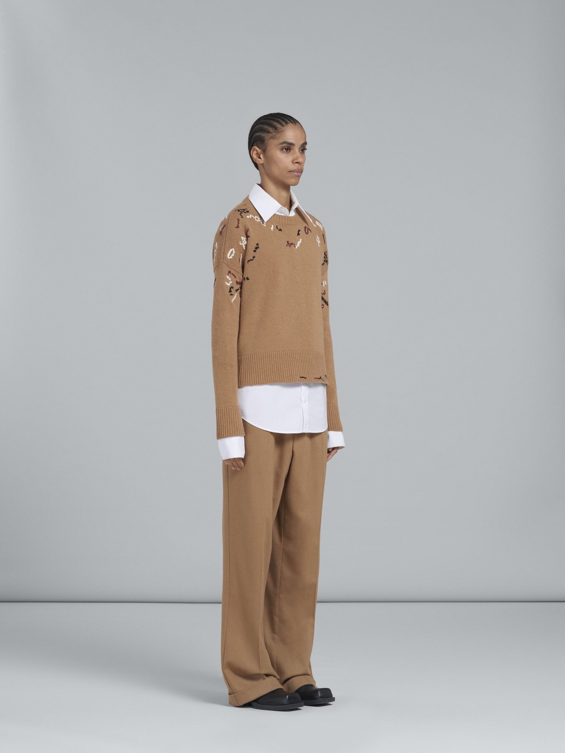 BEIGE CREWNECK SWEATER WITH RAW-EDGE DETAILING - 5
