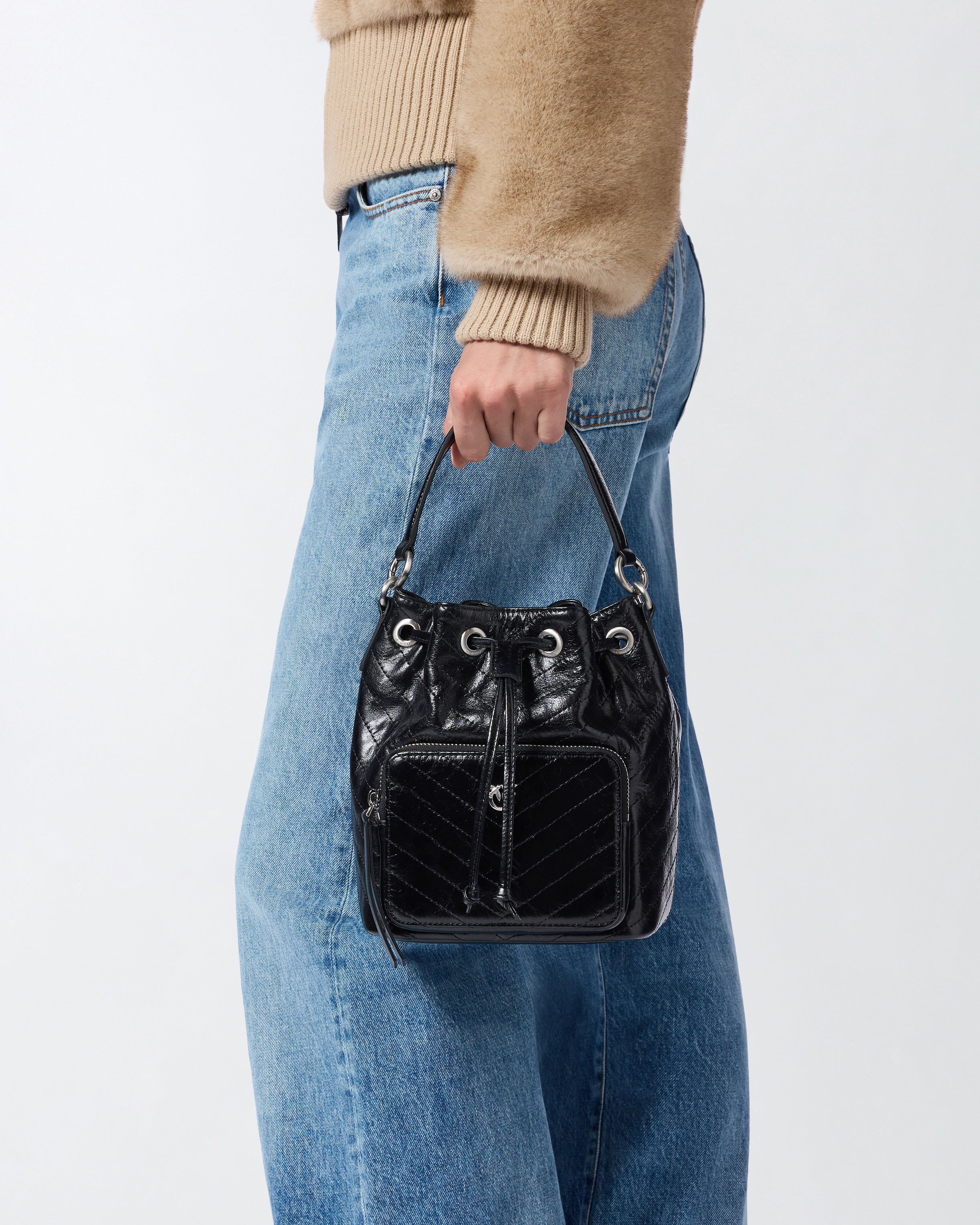 SMALL LEATHER CARGO BUCKET BAG WITH POCKET - 5