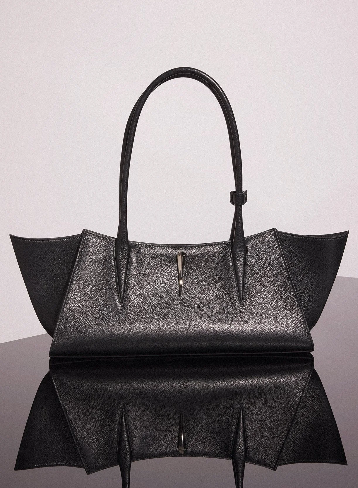 black grainy leather fang bag - 1
