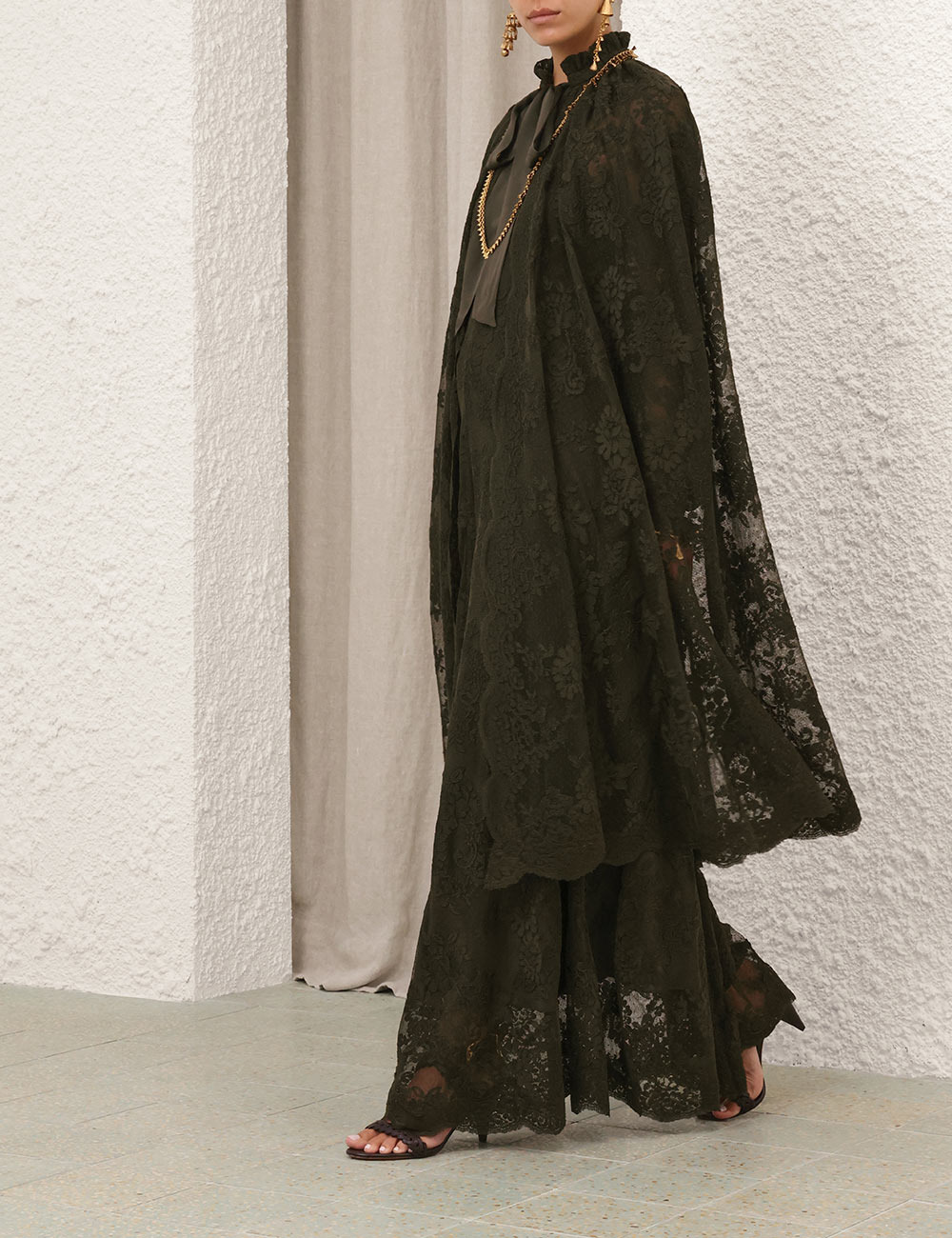 MEMENTO LACE CAPE - 3
