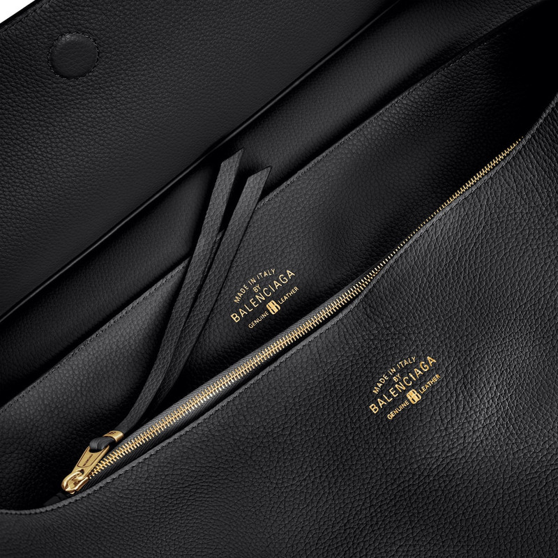 Women's Carrie Carry All Bag in Black 6