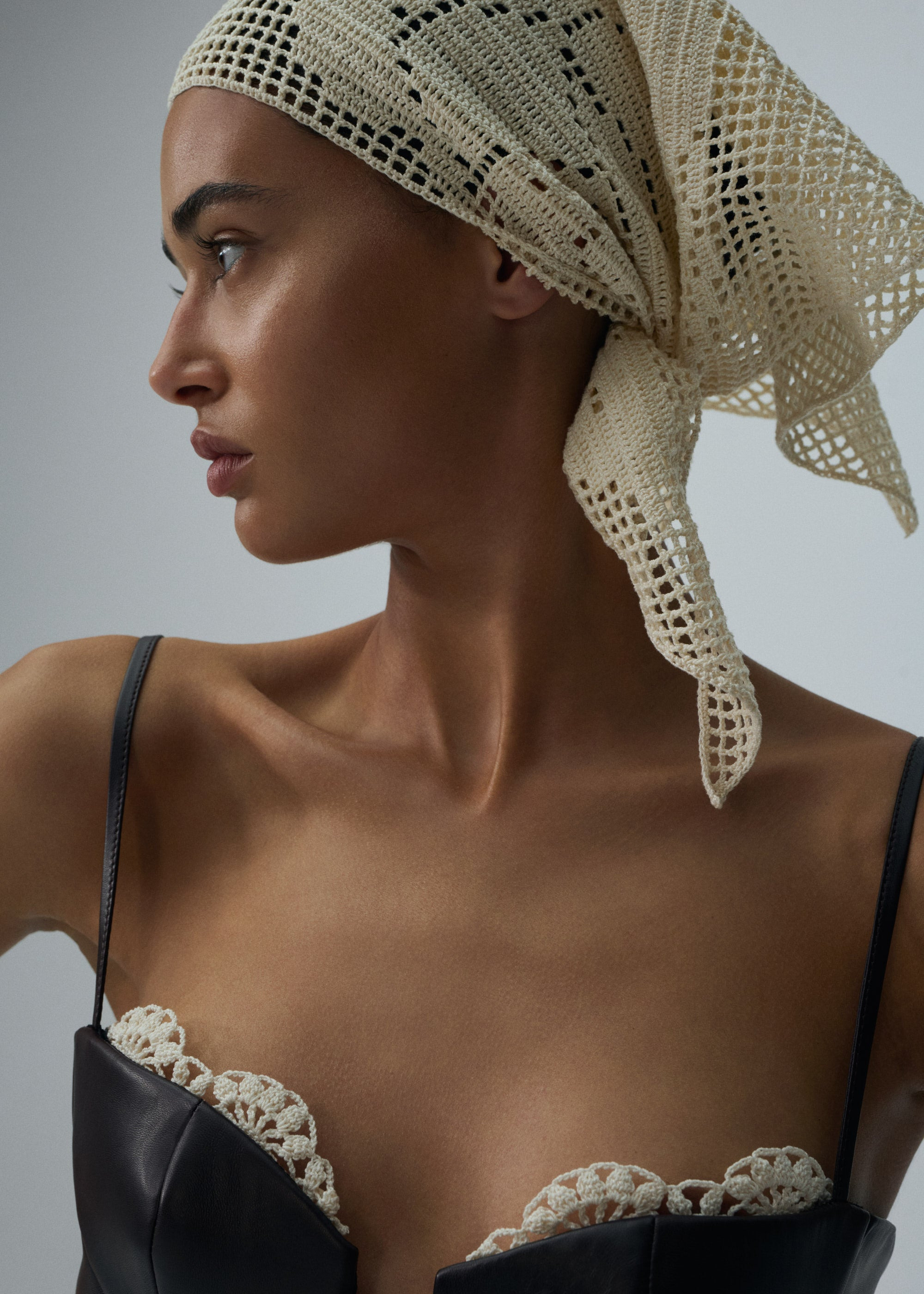 Crochet bandana in cream - 2