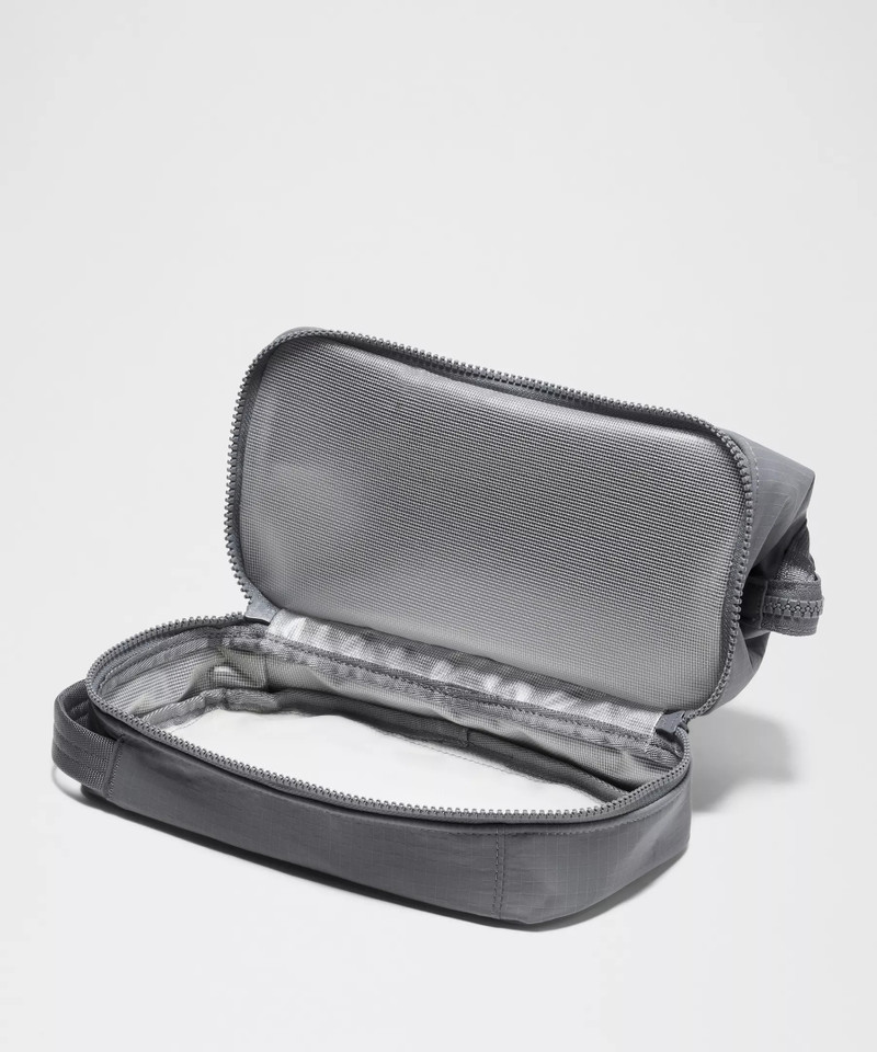 Dual-Compartment Toiletry Bag 3