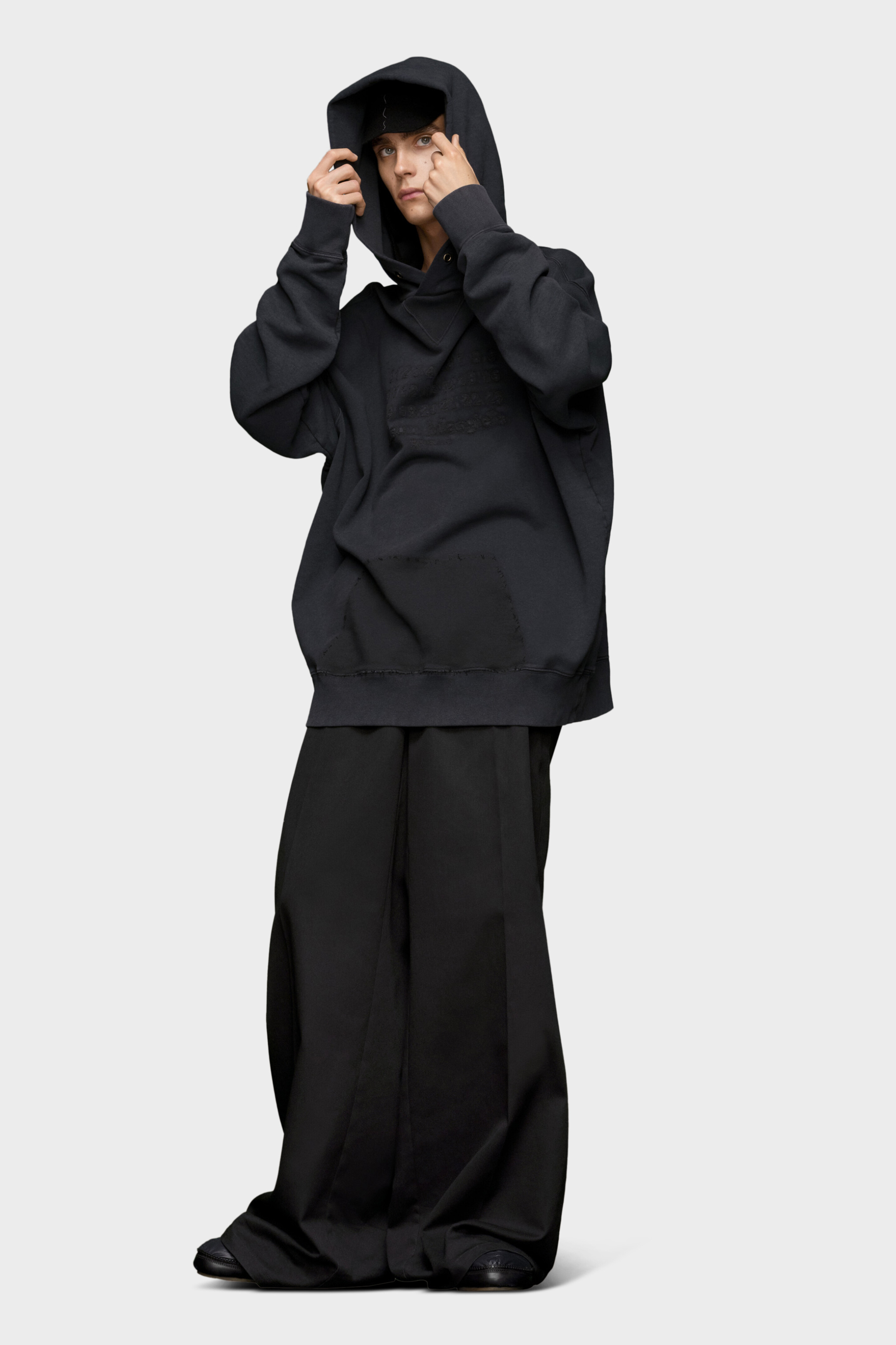 Reverse logo hooded sweatshirt - 3