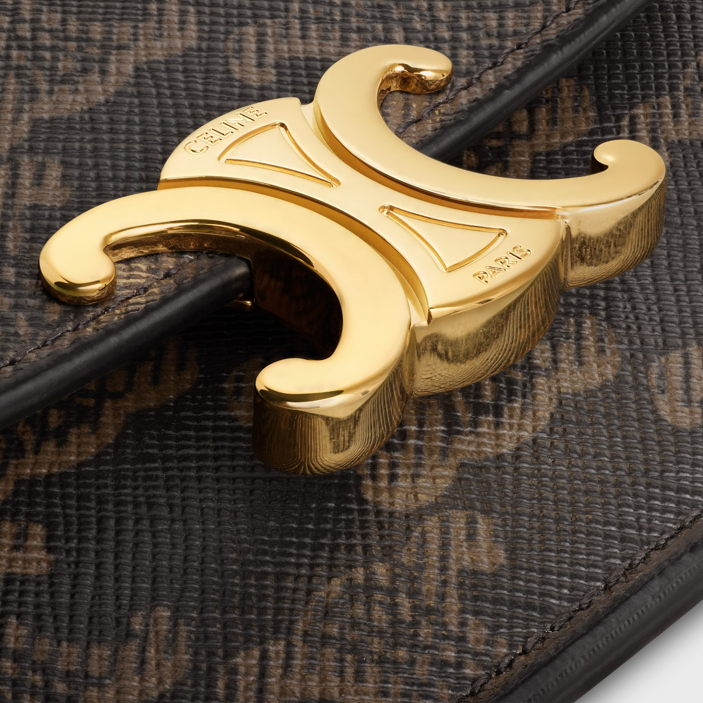 CARD HOLDER WITH FLAP TRIOMPHE in Triomphe Canvas - 5