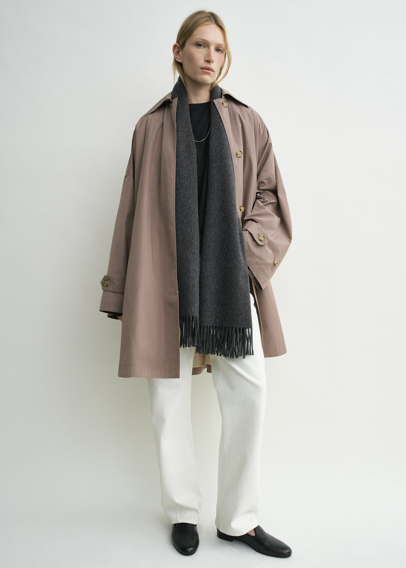TOTEME Cashmere scarf charcoal outlook