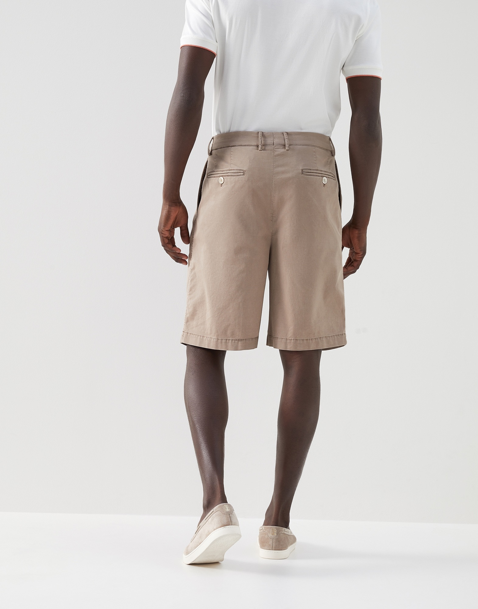 Garment-dyed leisure fit Bermuda shorts in American Pima cotton comfort gabardine with double pleats - 2