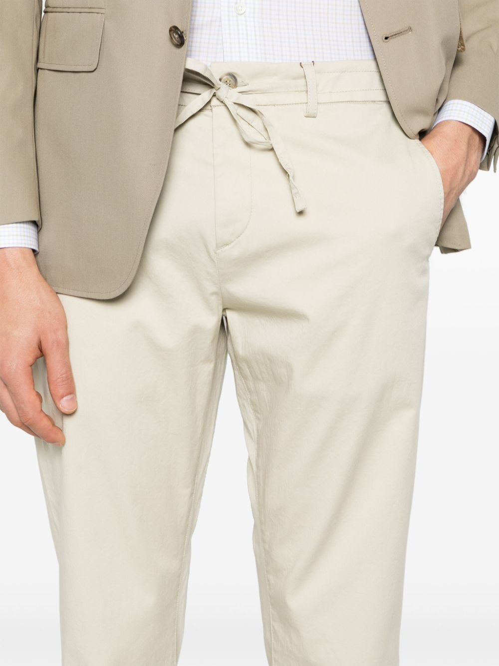 drawstring-waist cotton chino trousers - 5