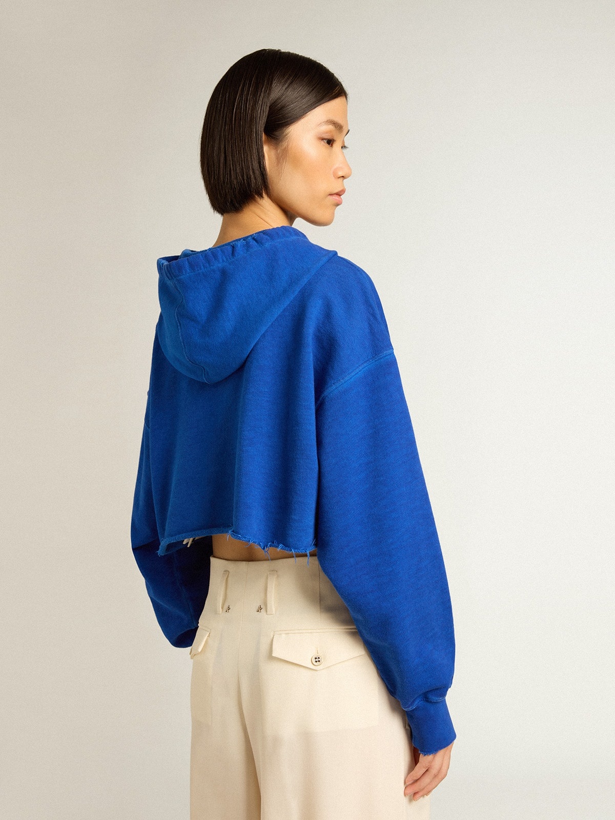 Blue cropped sweatshirt with zip fastening and hood - 5