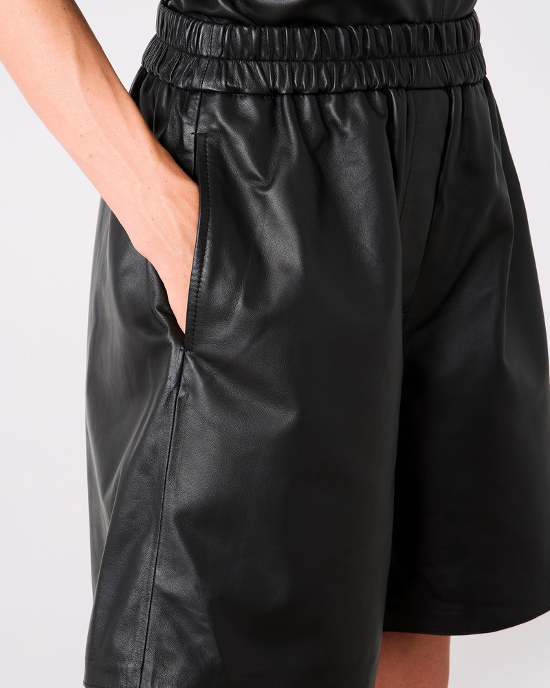 JONA SHORT 4
