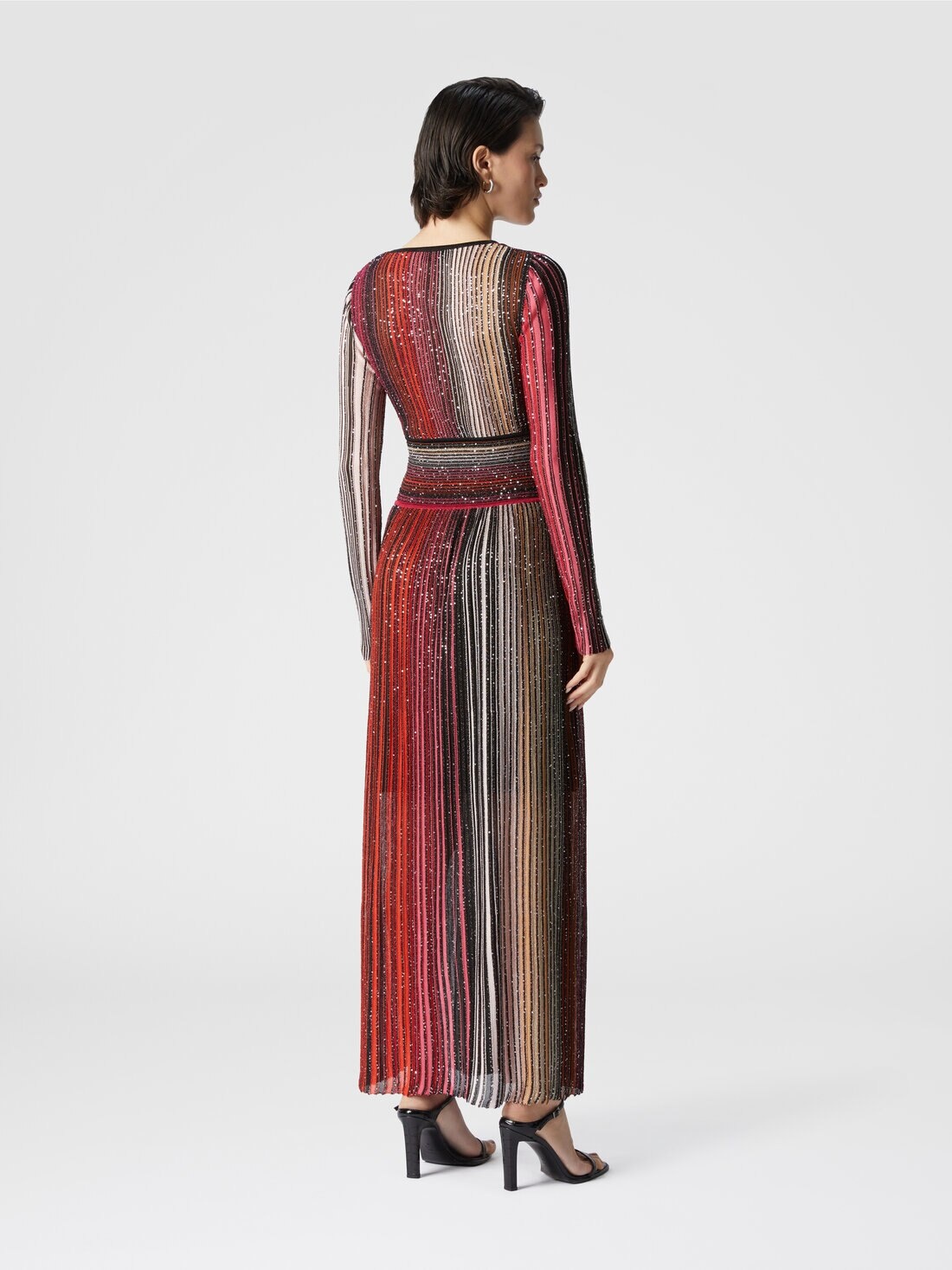 Long pleated dress with sequins - 3