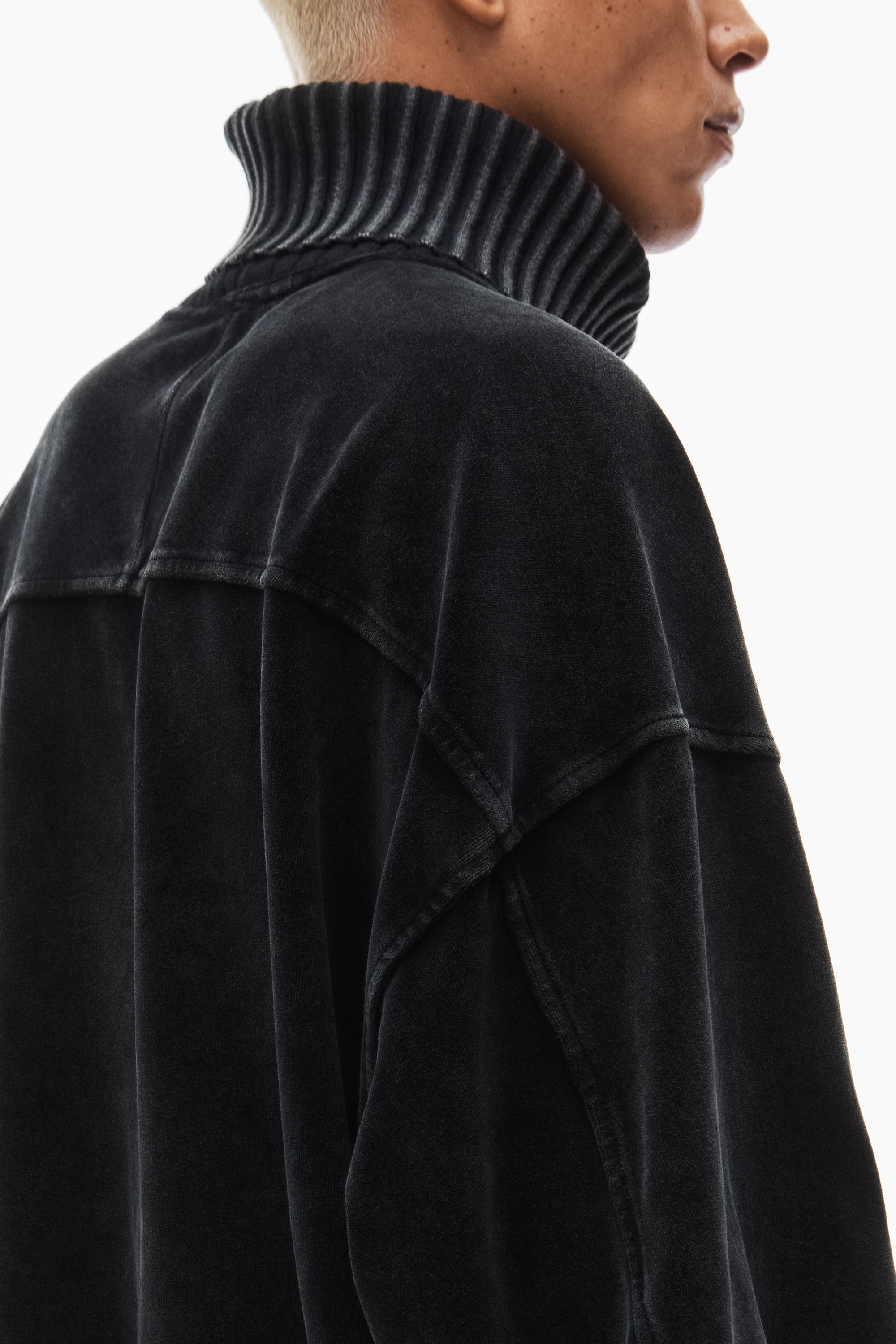 rib trim turtleneck in velour - 5