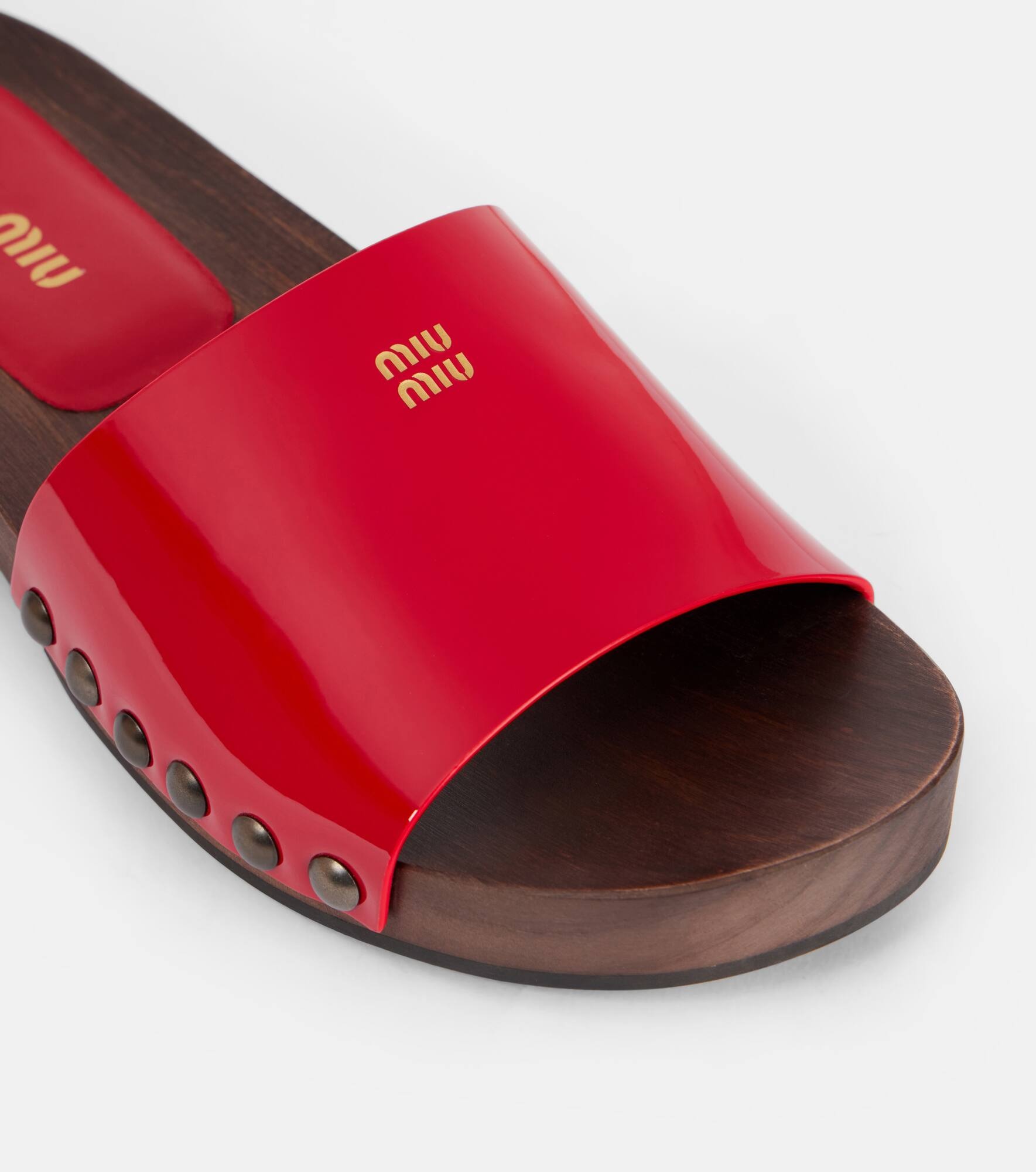 Logo patent leather clogs - 5