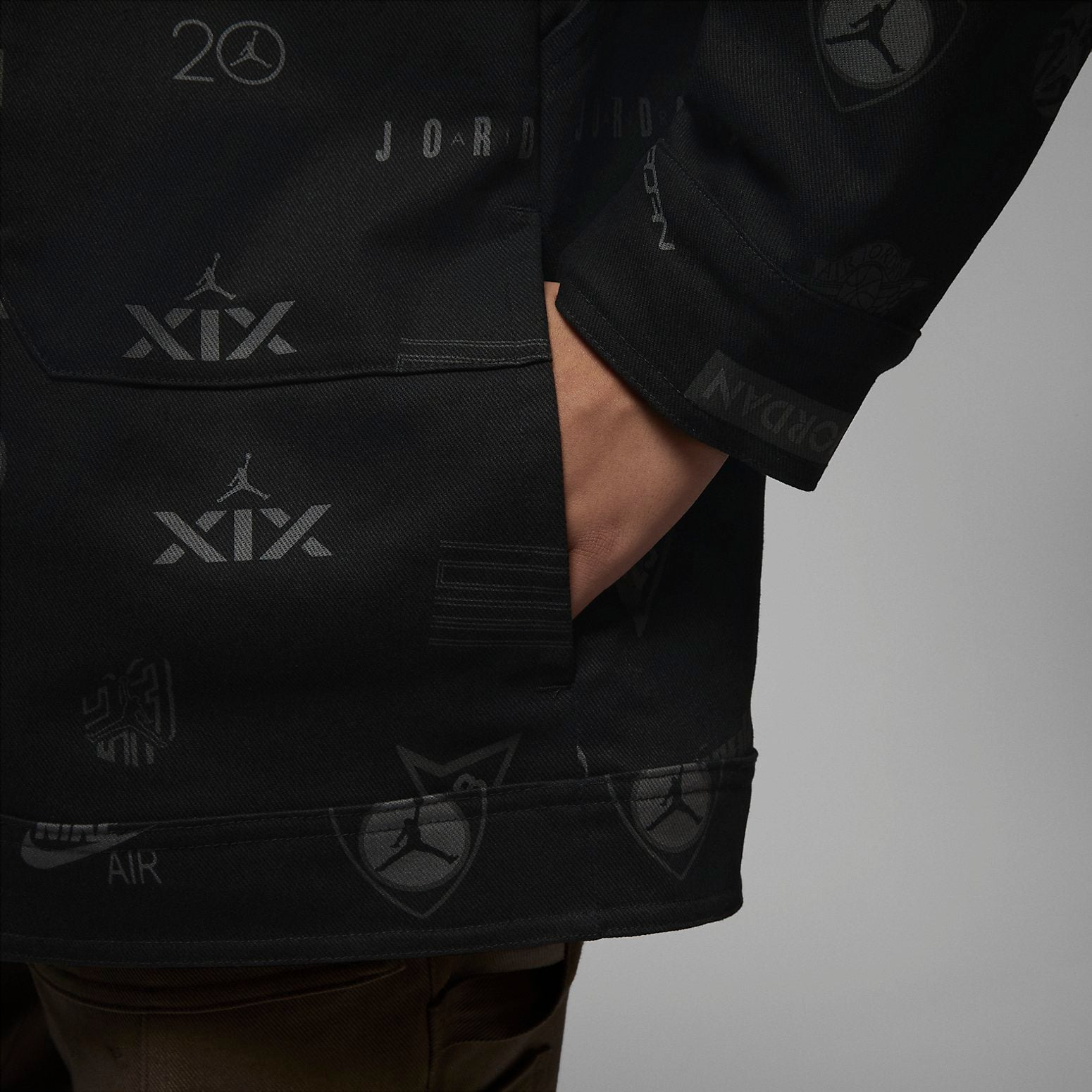 (WMNS) Air Jordan Trucker Jacket 'Black' DX0385-010 - 2