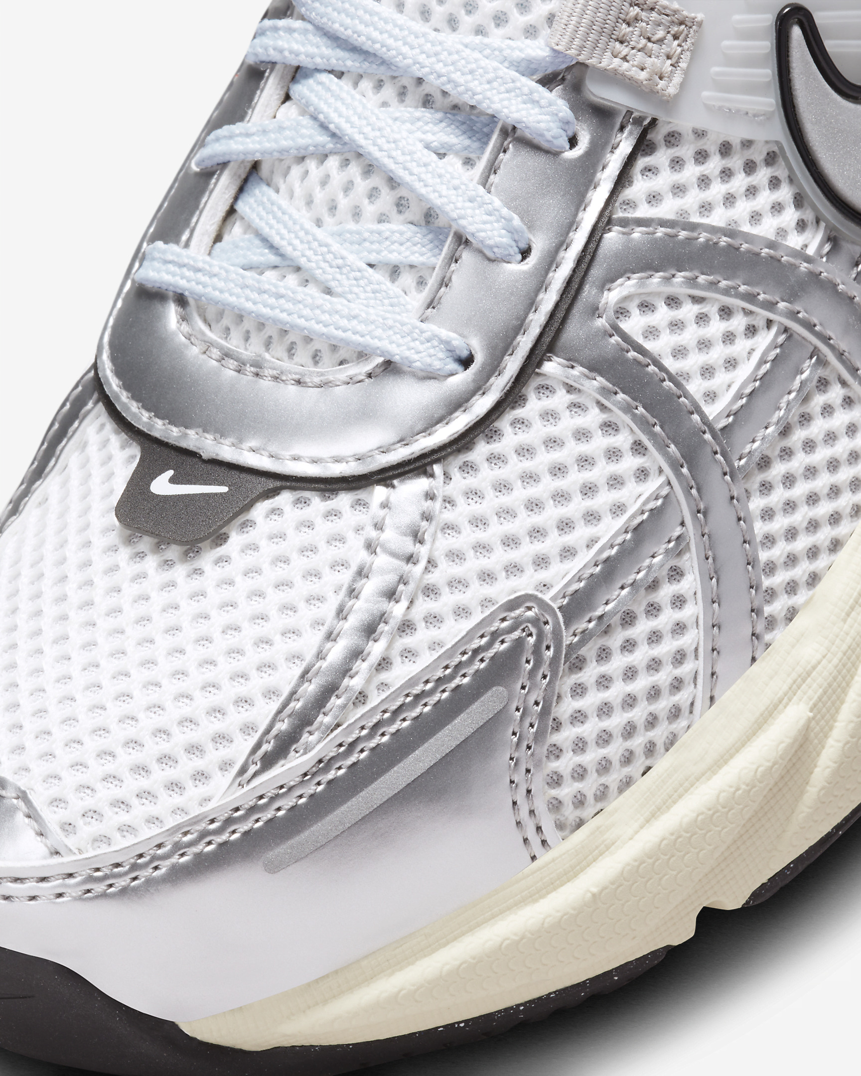 Nike V2K Run Shoes - 8