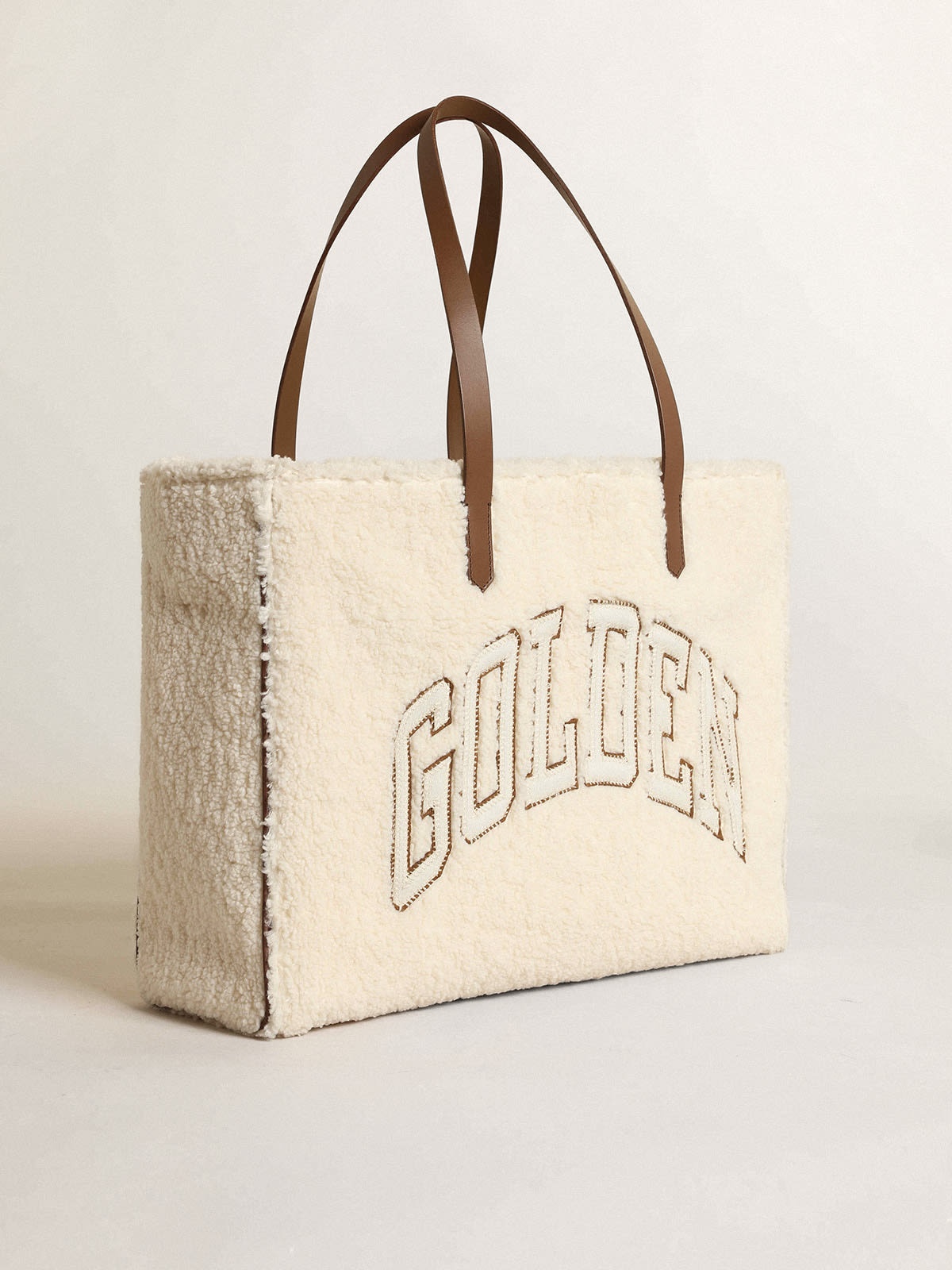 East-West California Bag in white faux fur with Golden lettering and contrasting handles - 5