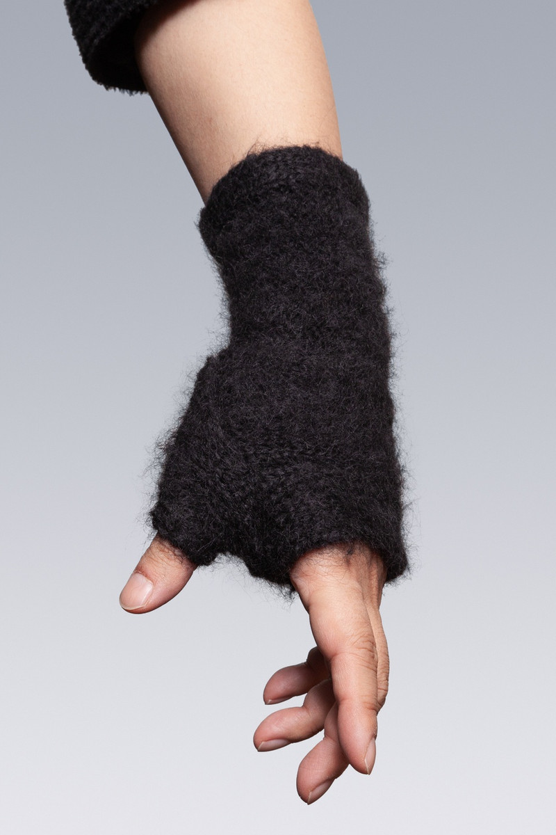 HG1-PU Suri Alpaca Hand Gaiter Black 1