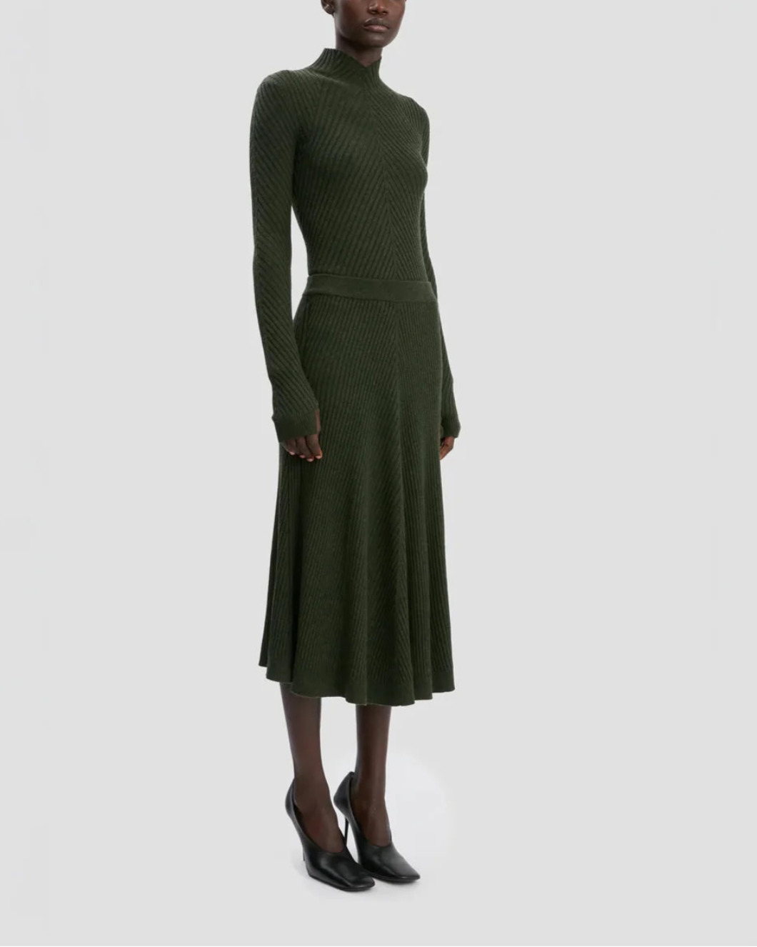 RIBBED MIDI KNIT SKIRT IN OREGANO - 3