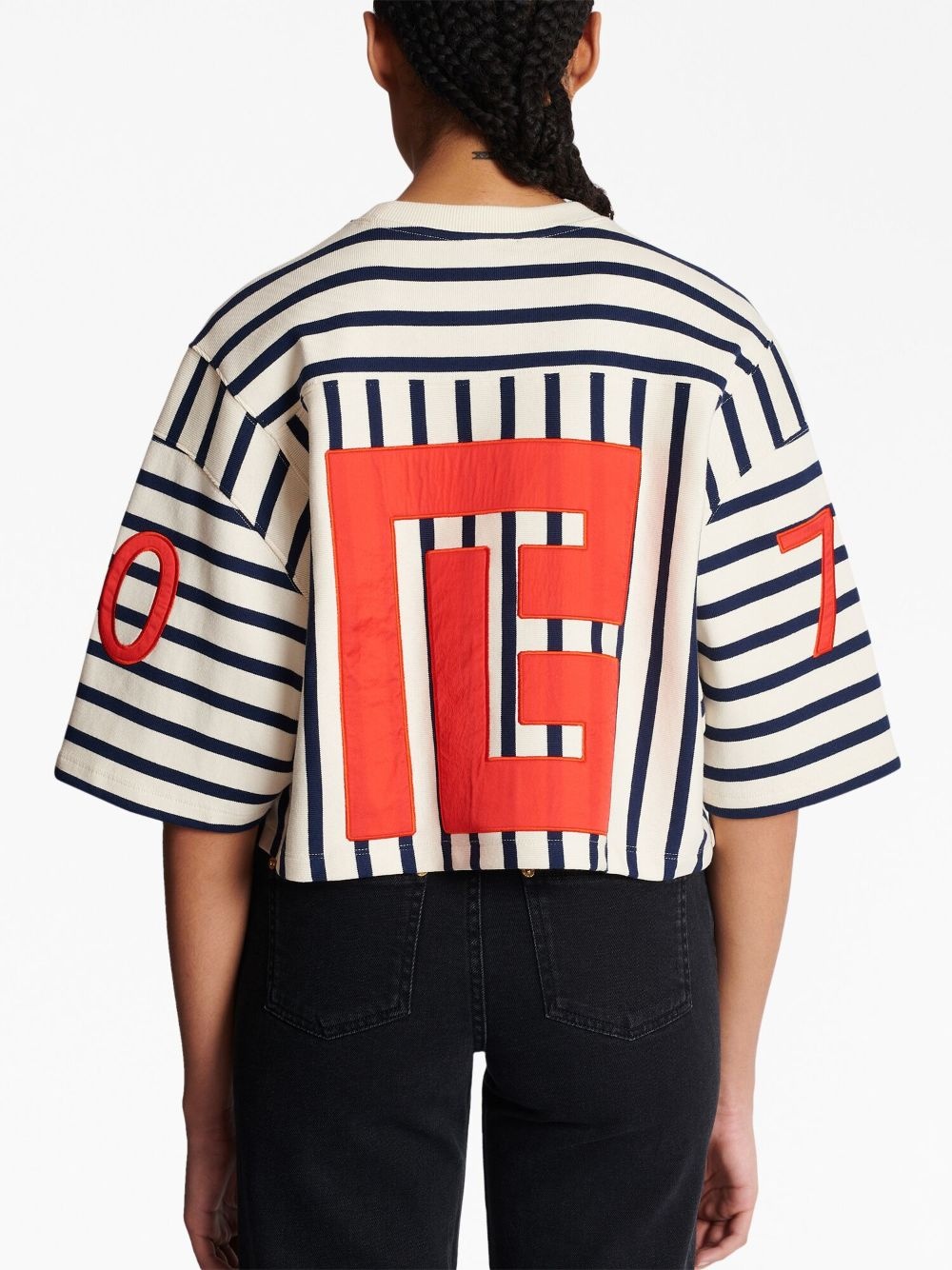 logo-embellished cropped baseball T-shirt - 7