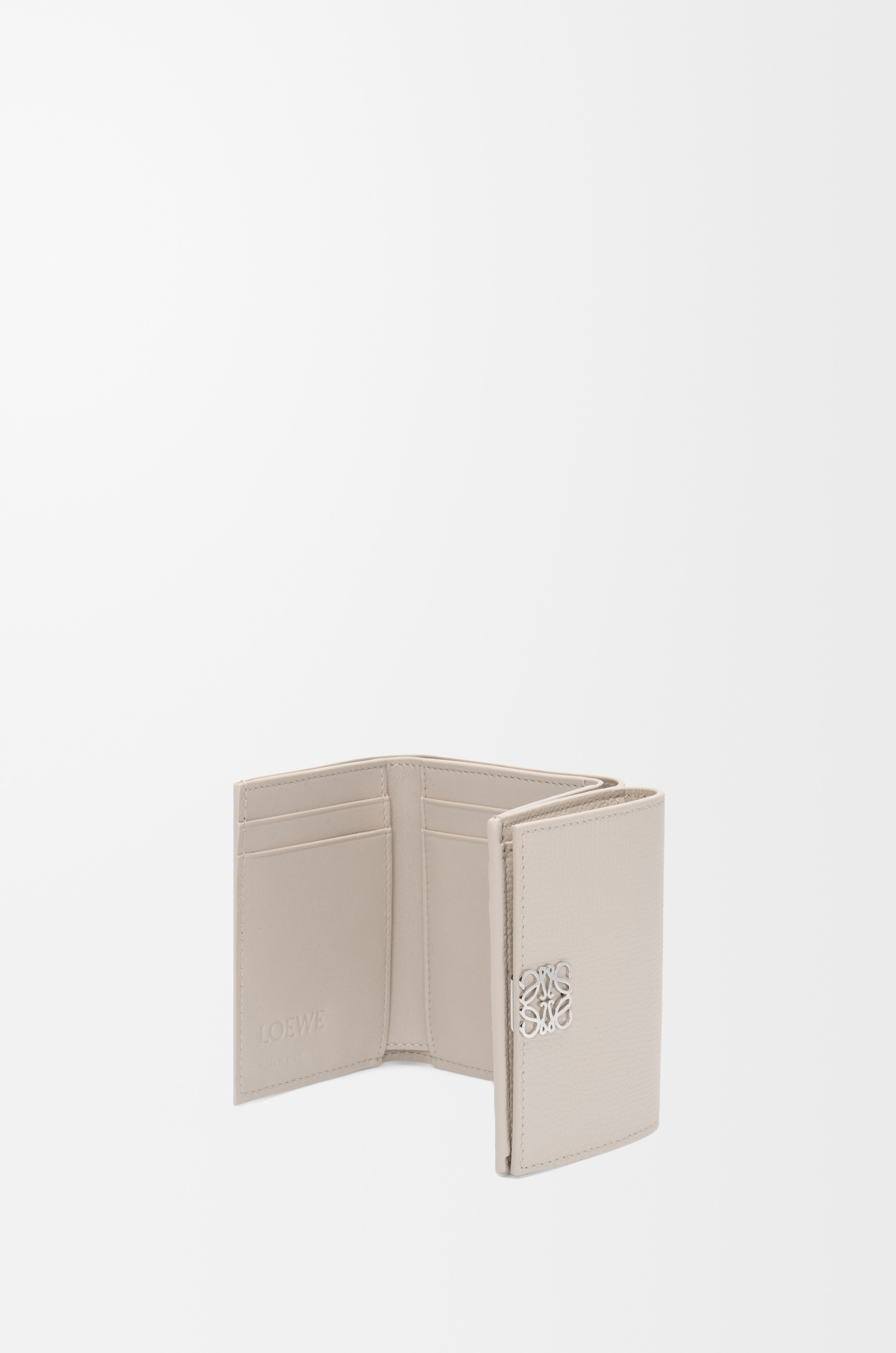Anagram trifold wallet in pebble grained calfskin - 4