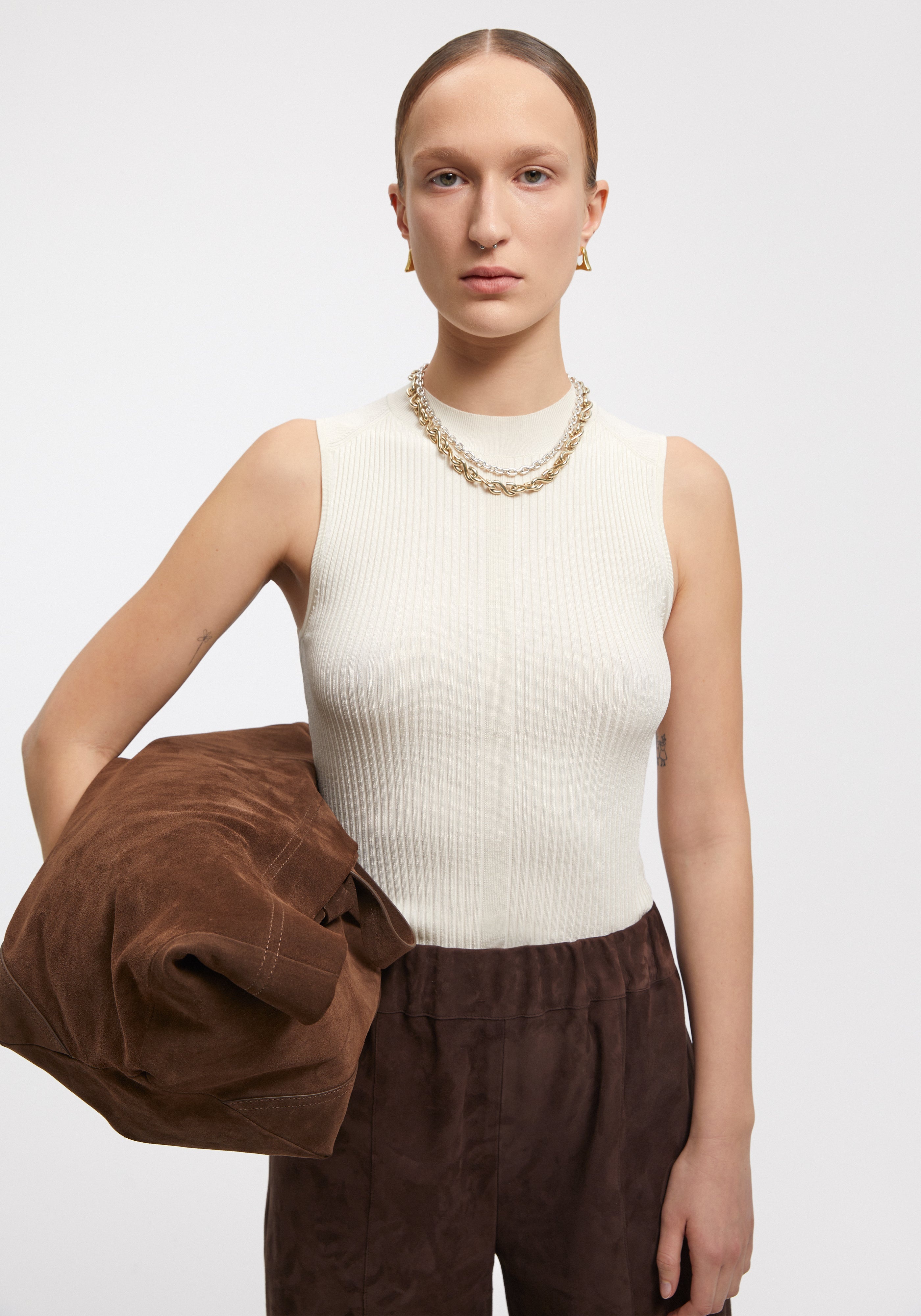 JUNE
Cut-out back ribbed tank top - 2