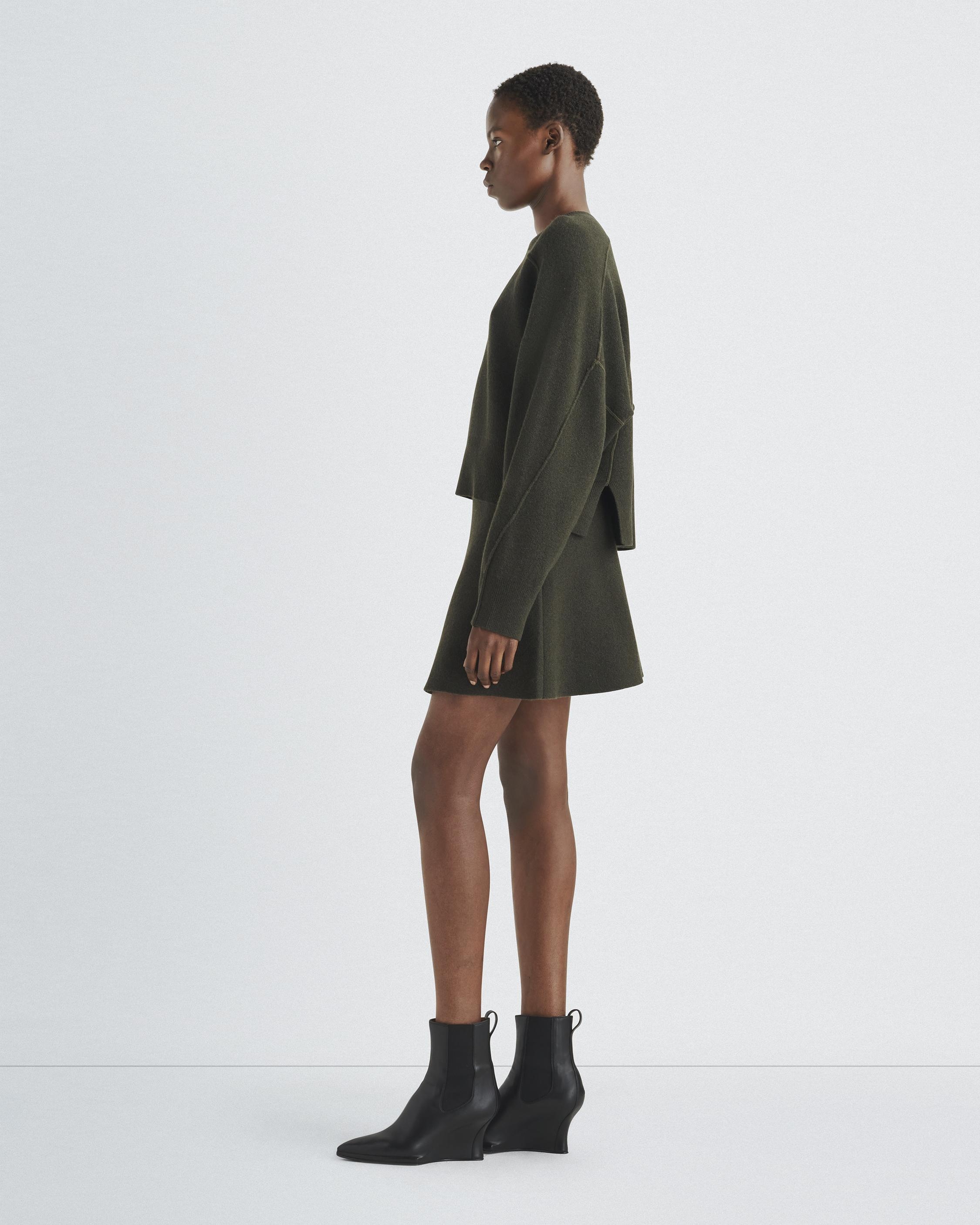 Bridget Wool Crew
Oversized Fit - 3