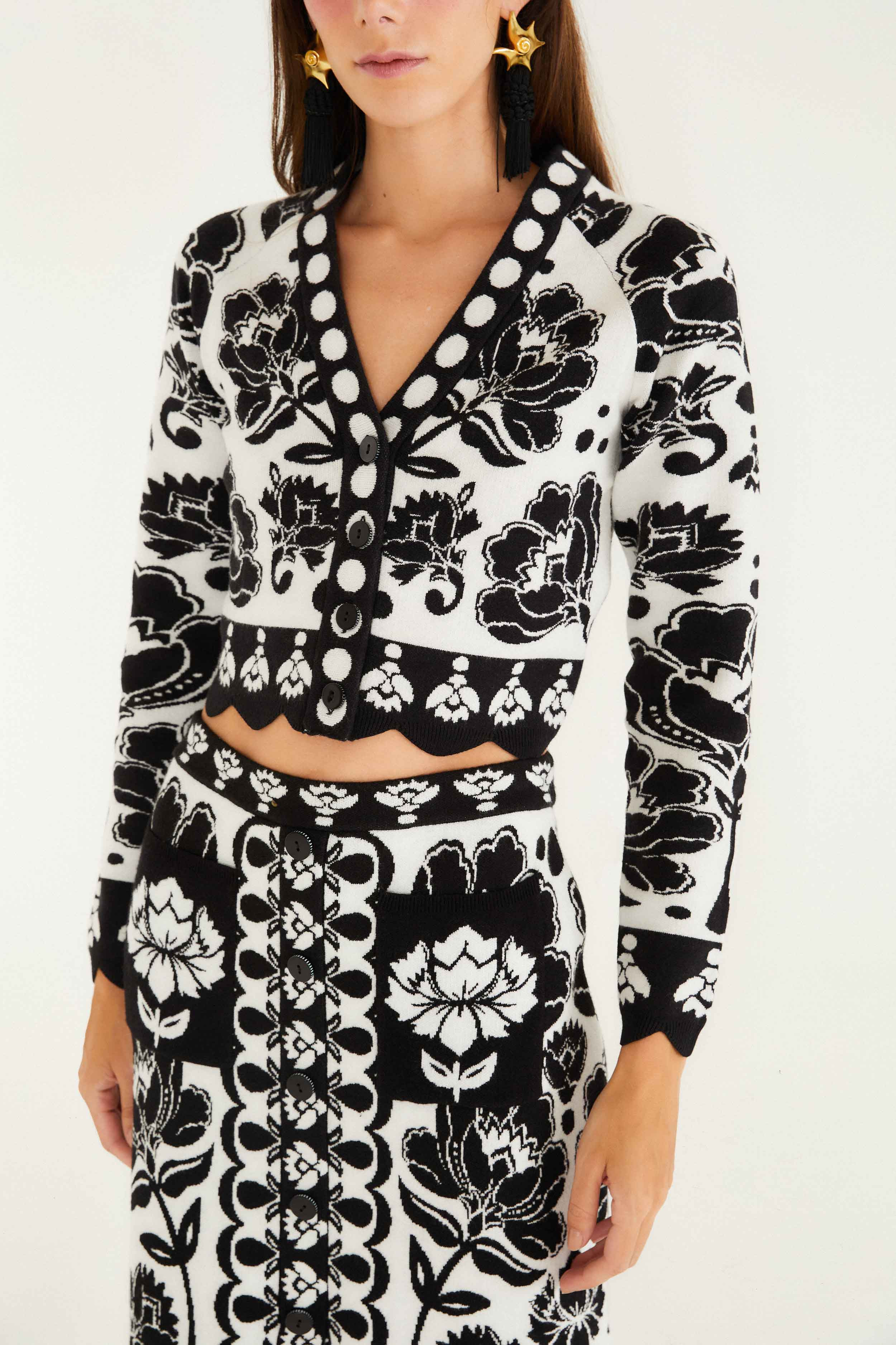 Black & White Floral Arabesque Knit Top - 3