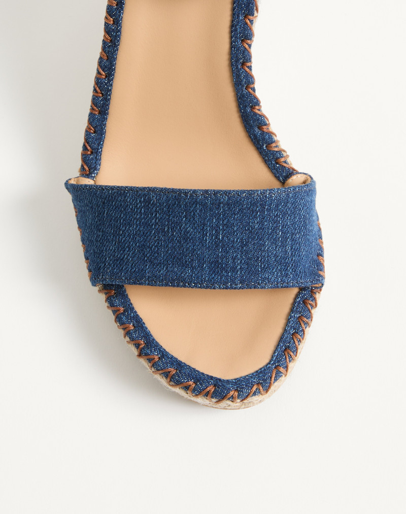 ROCKSTUD DOUBLE WEDGE SANDAL IN DENIM 105MM 4