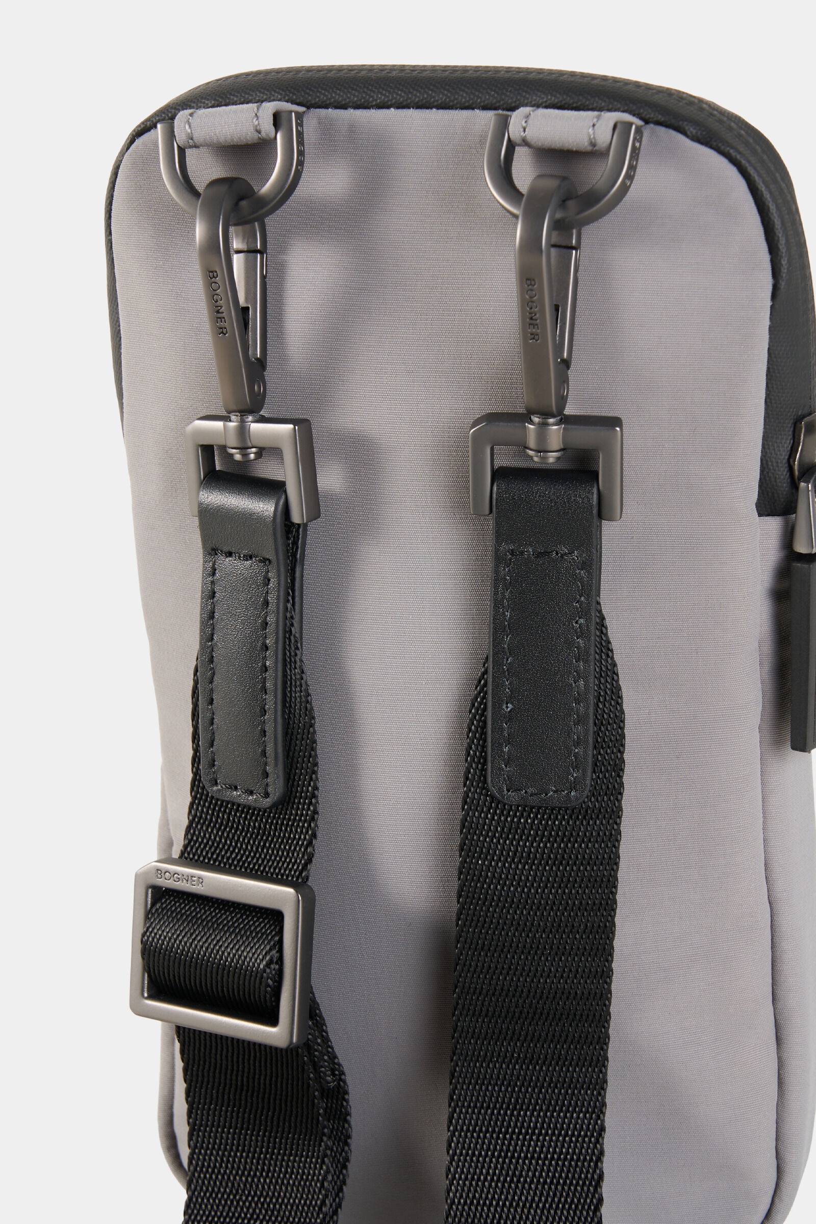 Monarch Skyler Smartphone pouch in Gray - 6