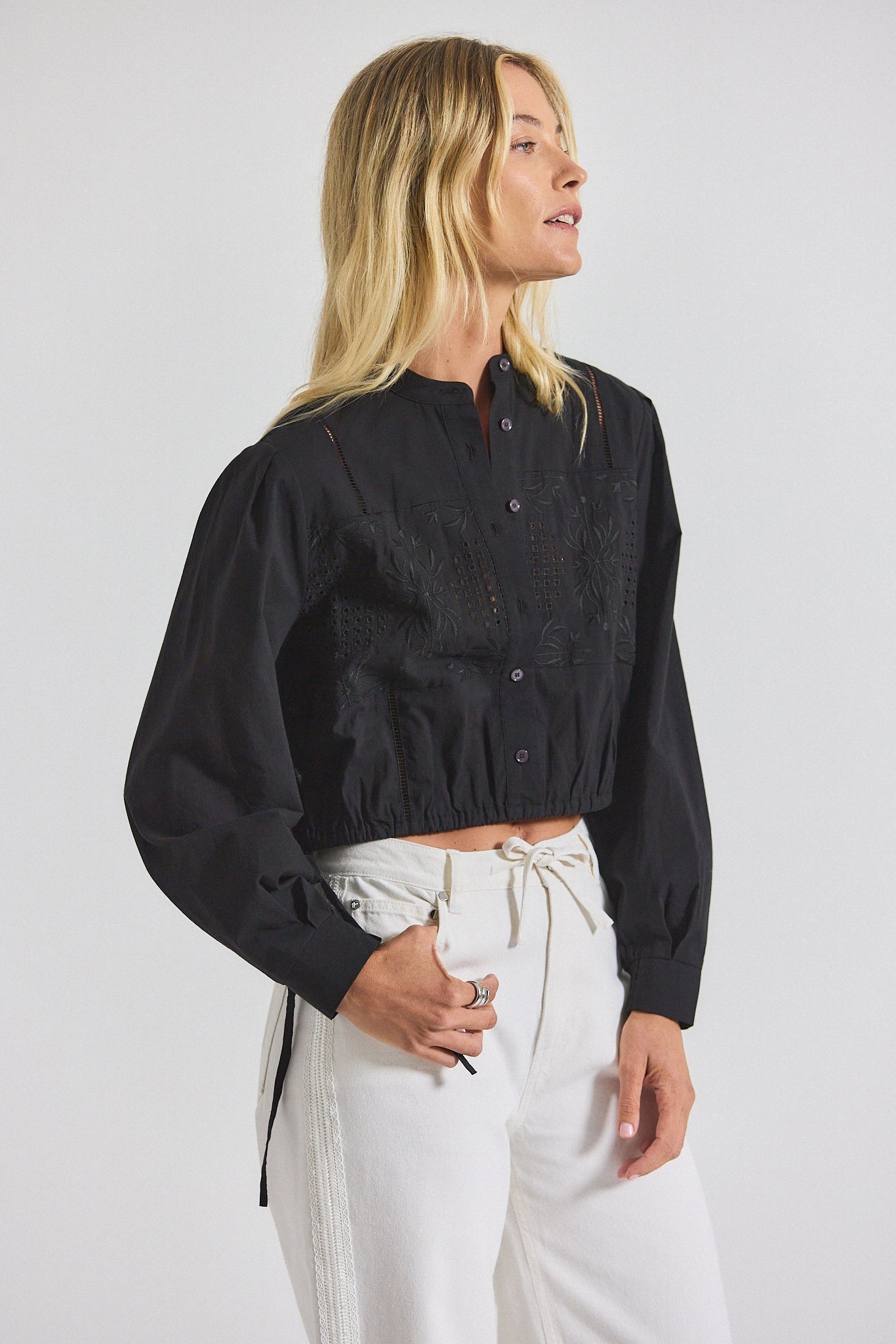 MALORY GARDEN TILE EYELET BLOUSE - 3