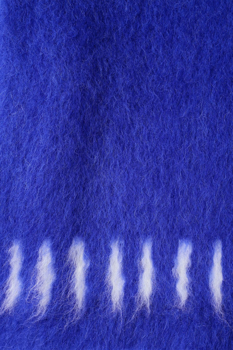 HAIRY KNIT ROUND NECK SWEATER / electric blue 6