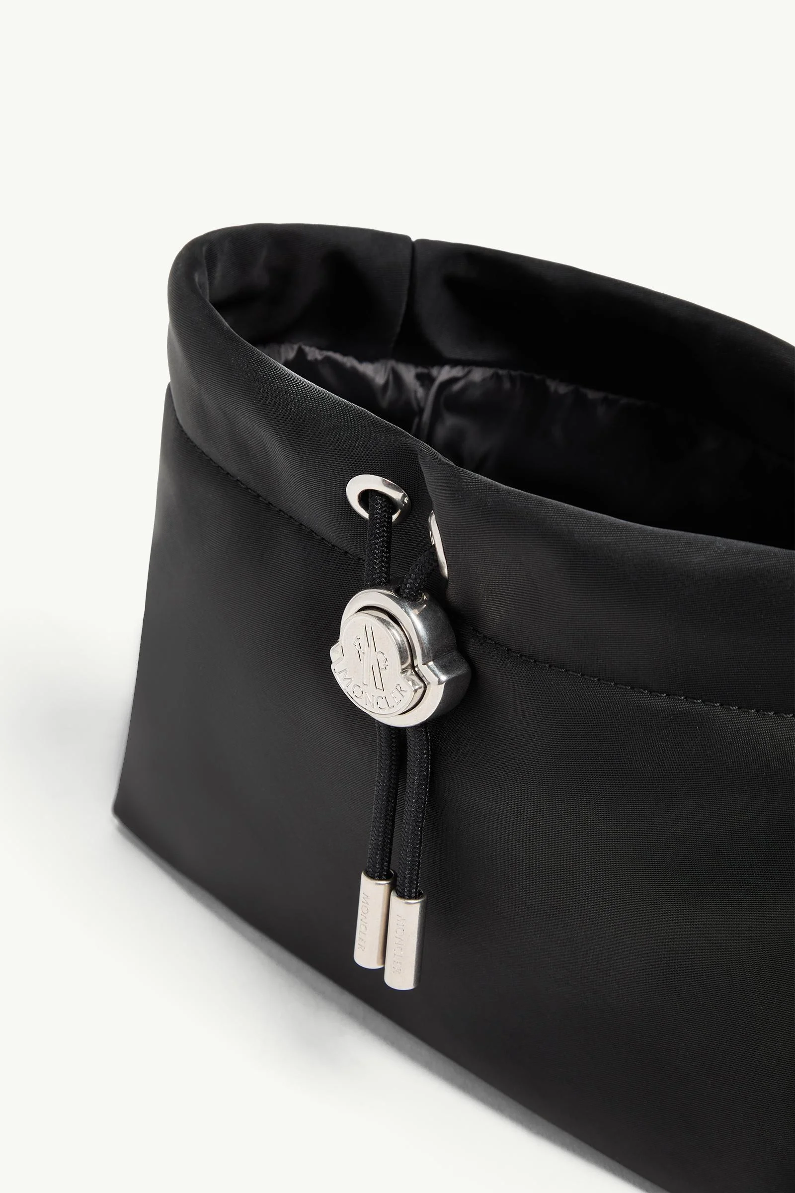 Moncler Trick Pouch - L209B6A00001M6980999 | REVERSIBLE