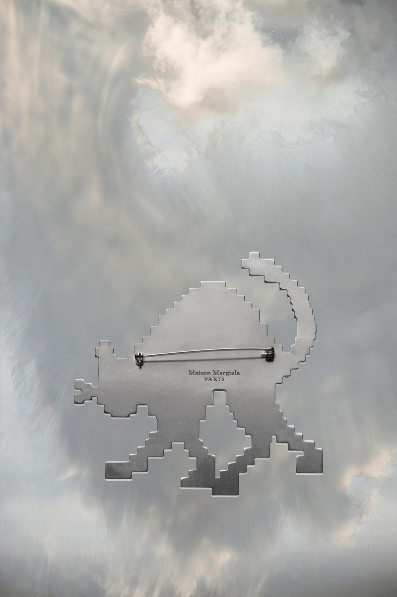 Maison Margiela Cat rhinestone brooch outlook