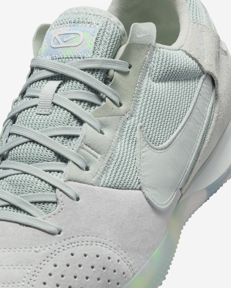 Nike Men's Streetgato SE Low-Top Soccer Shoes 7