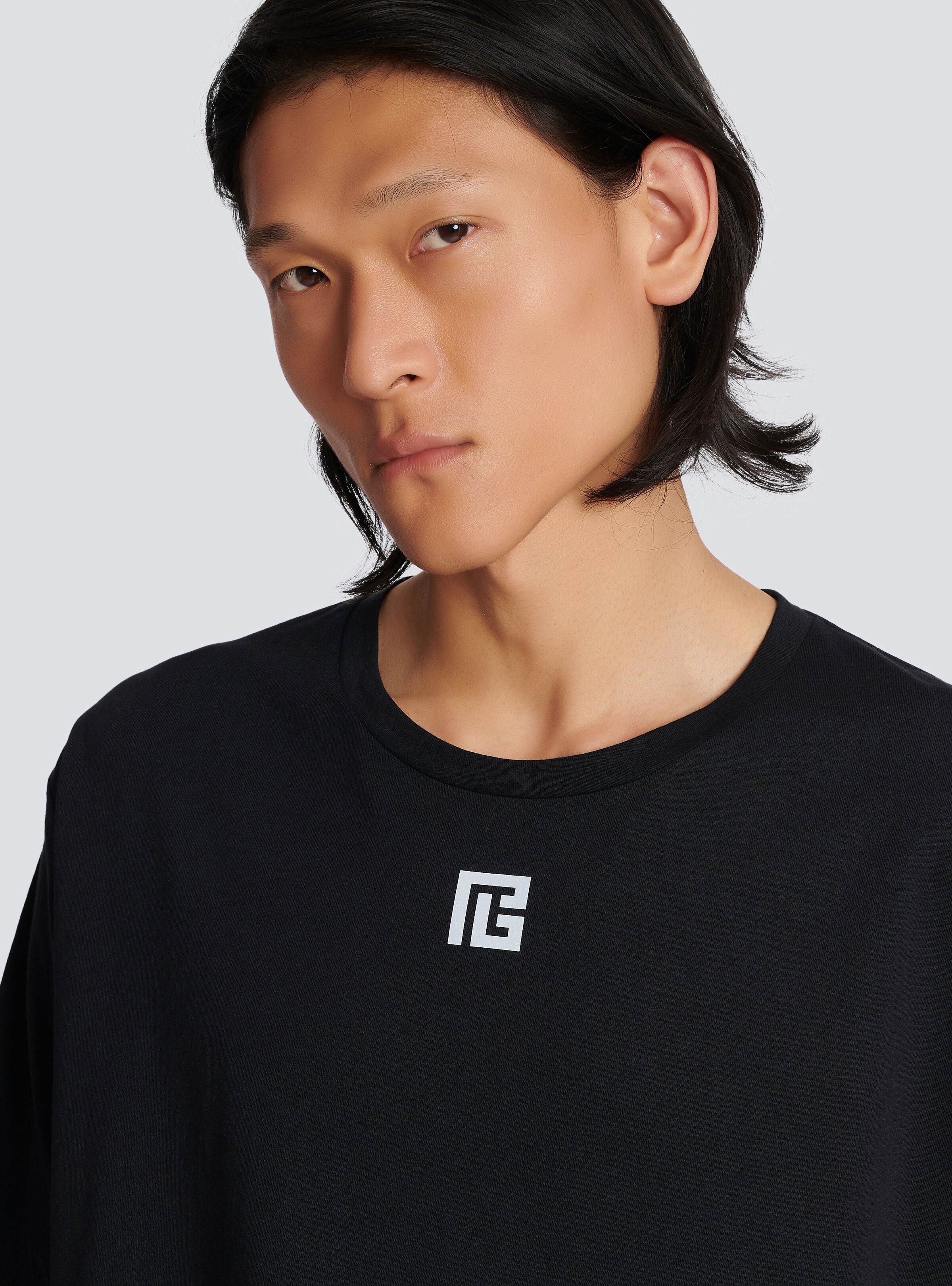 T-shirt in eco-responsible cotton with reflective Balmain maxi logo print - 6