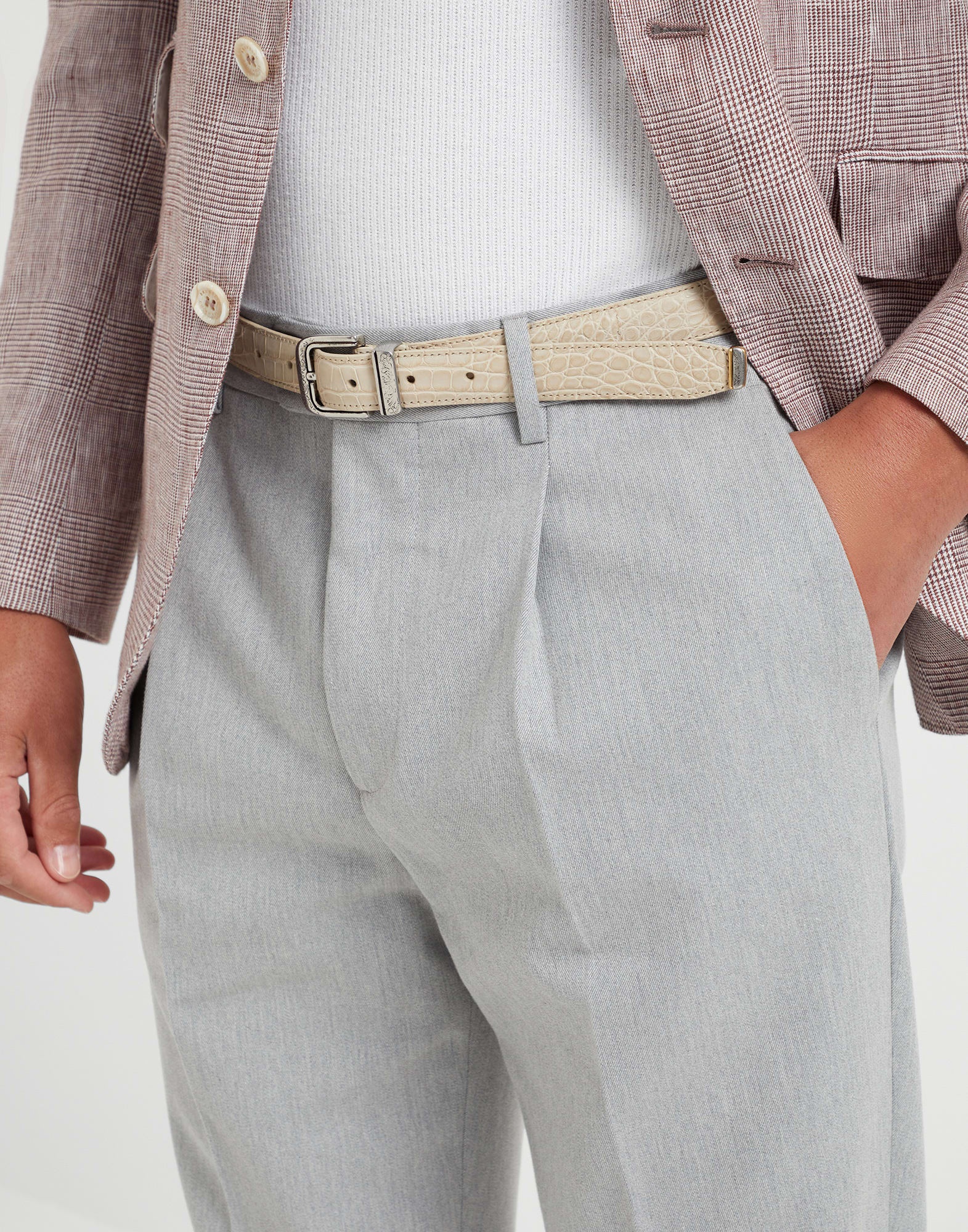 Cotton and virgin wool gabardine leisure fit trousers with pleat - 3