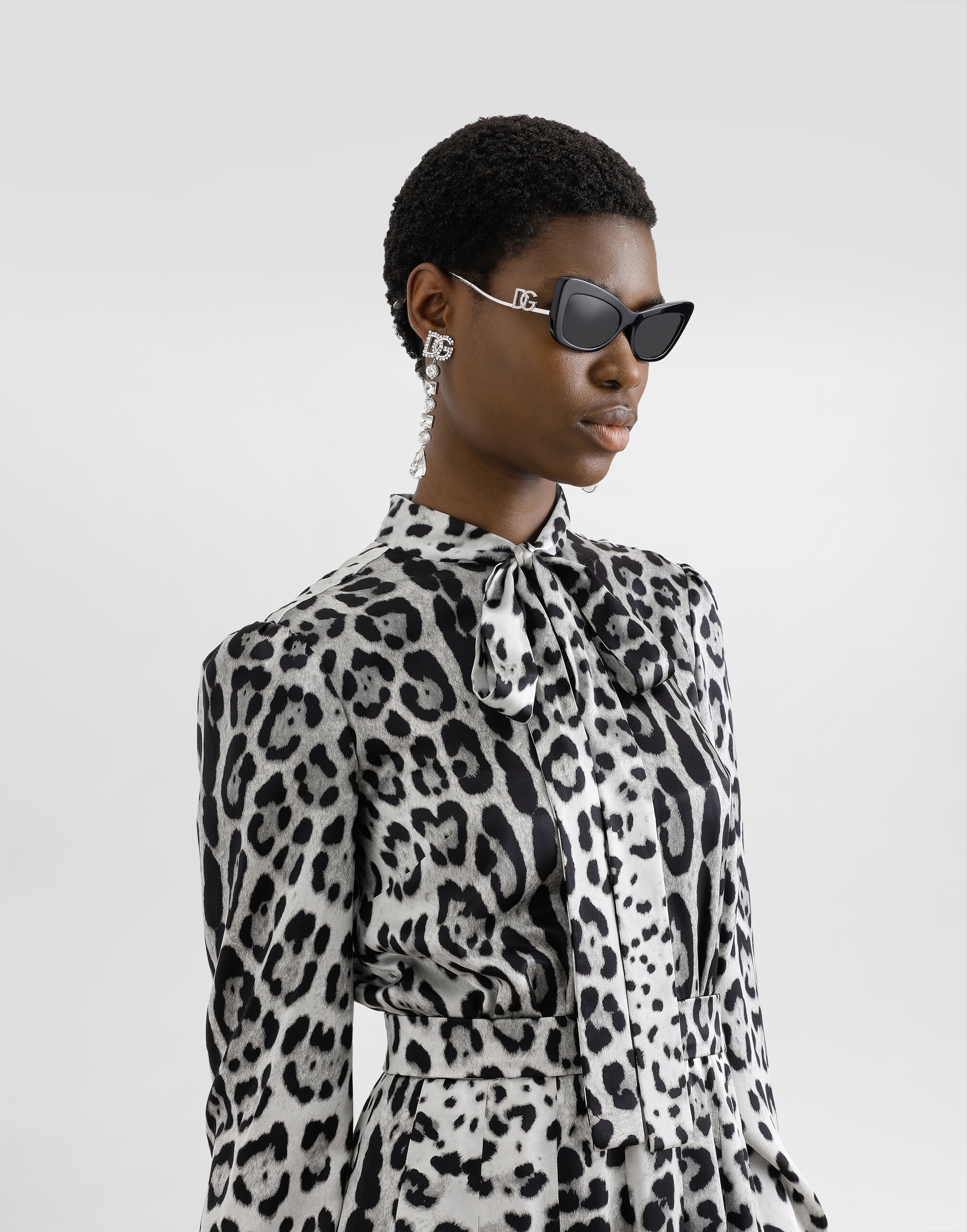 Satin calf-length shirt dress with pussy-bow and leopard print - 5