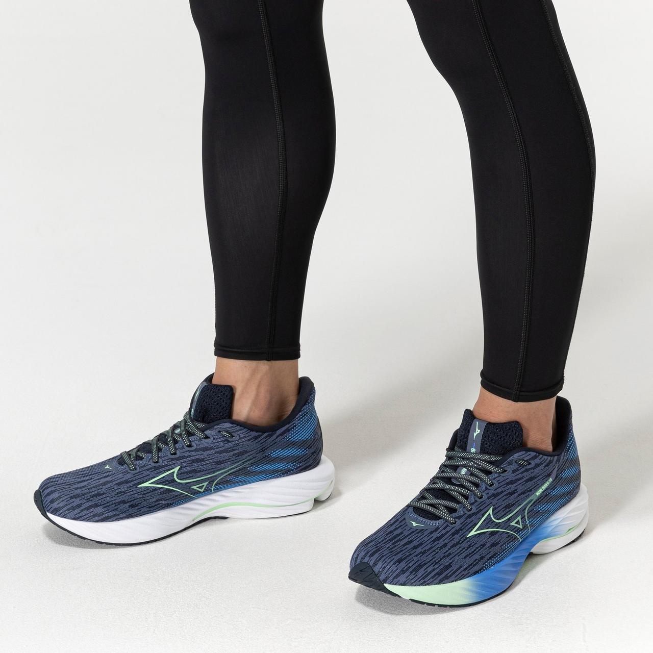 Men's Wave Rider 28 Running Shoe - 9