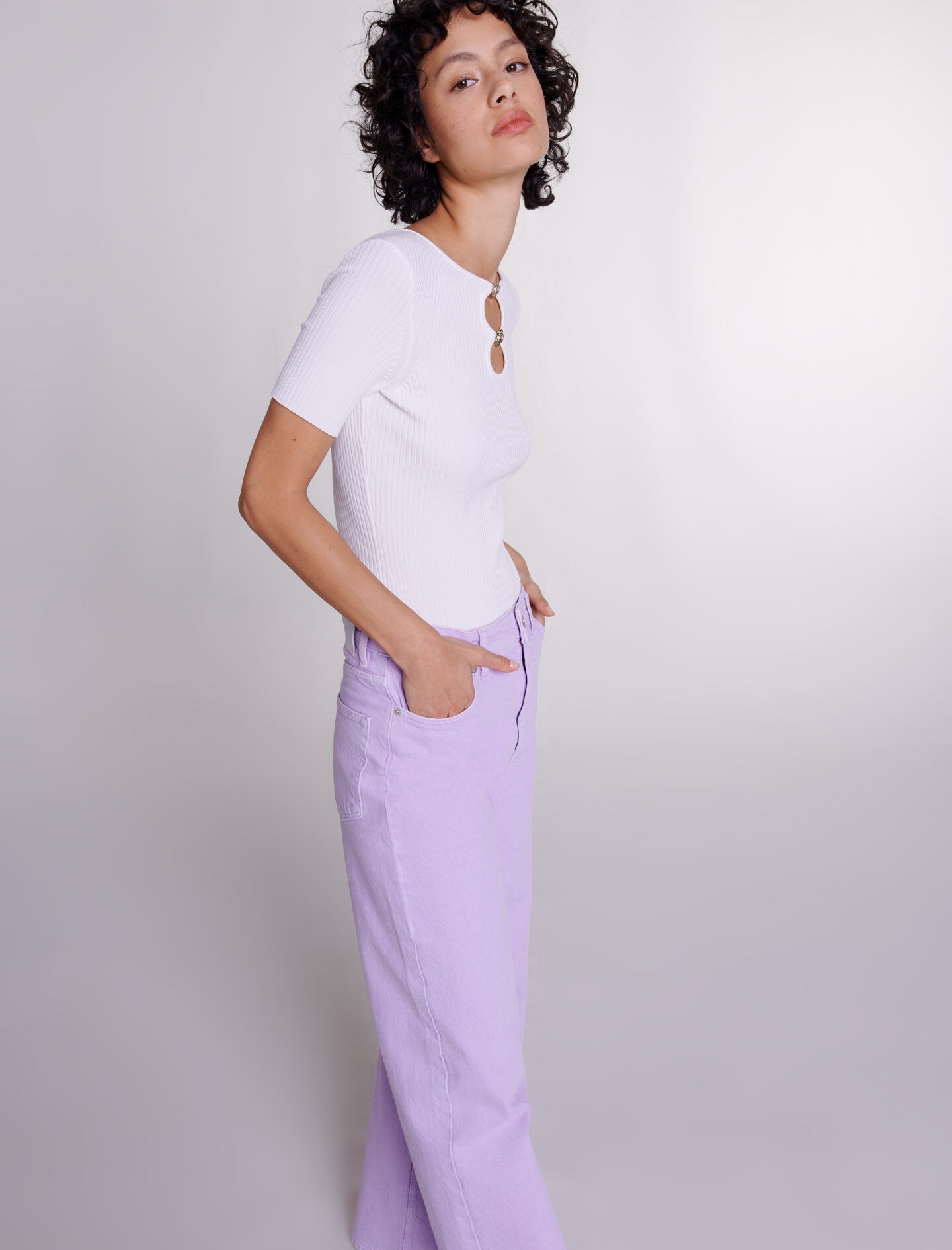 Cutaway knit top with jewellery - 8