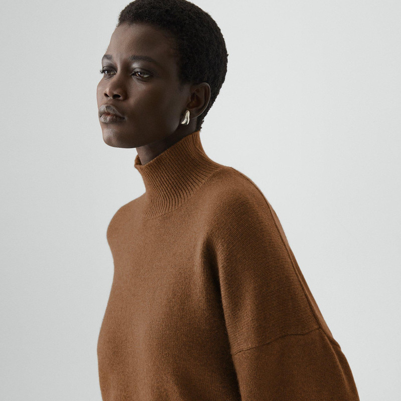 Cropped Turtleneck in Cashmere 5