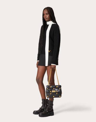 Valentino MEDIUM ROMAN STUD THE SHOULDER BAG IN NAPPA WITH CHAIN outlook