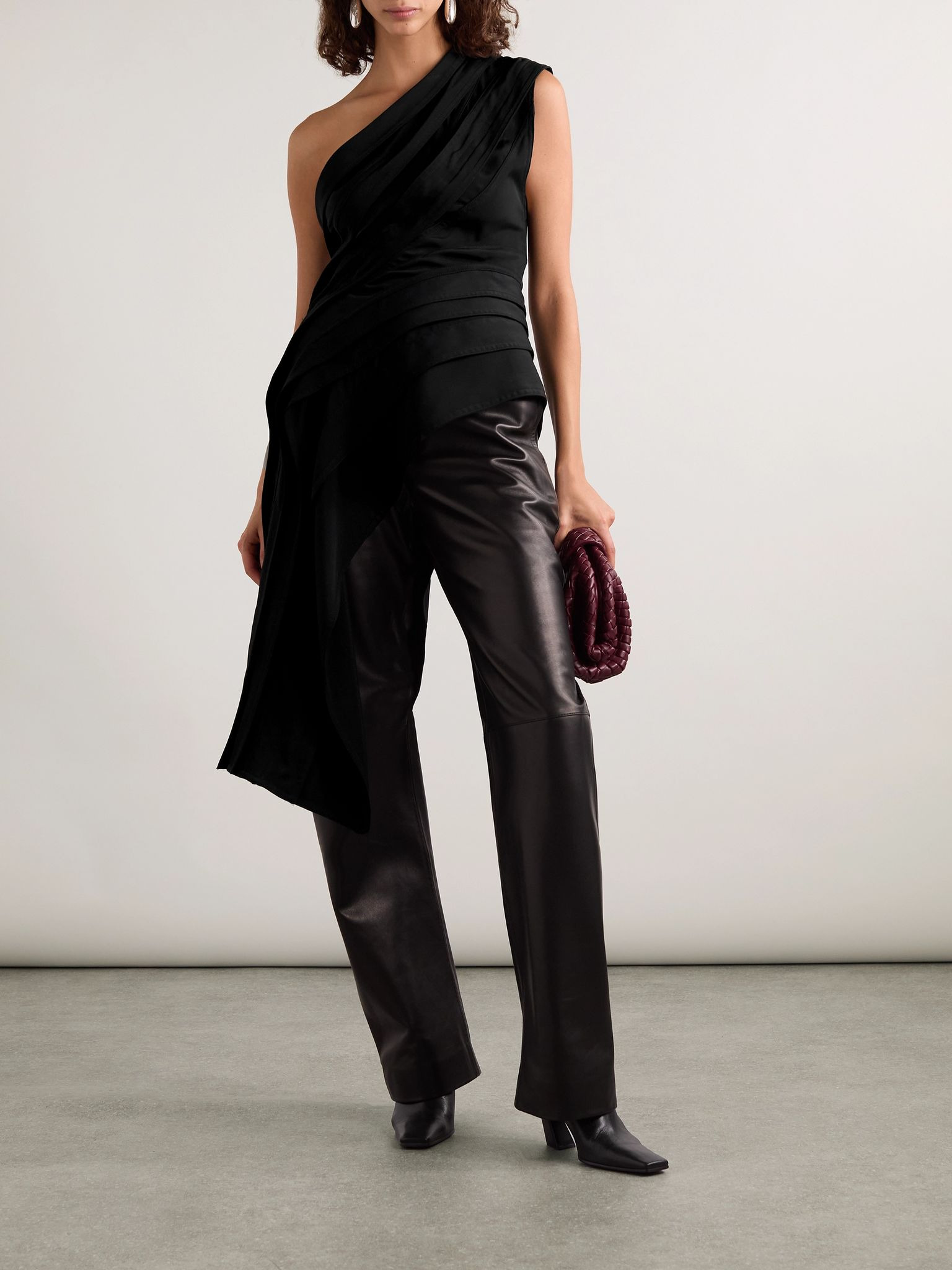 Asymmetric draped pleated crepe top Black - 2